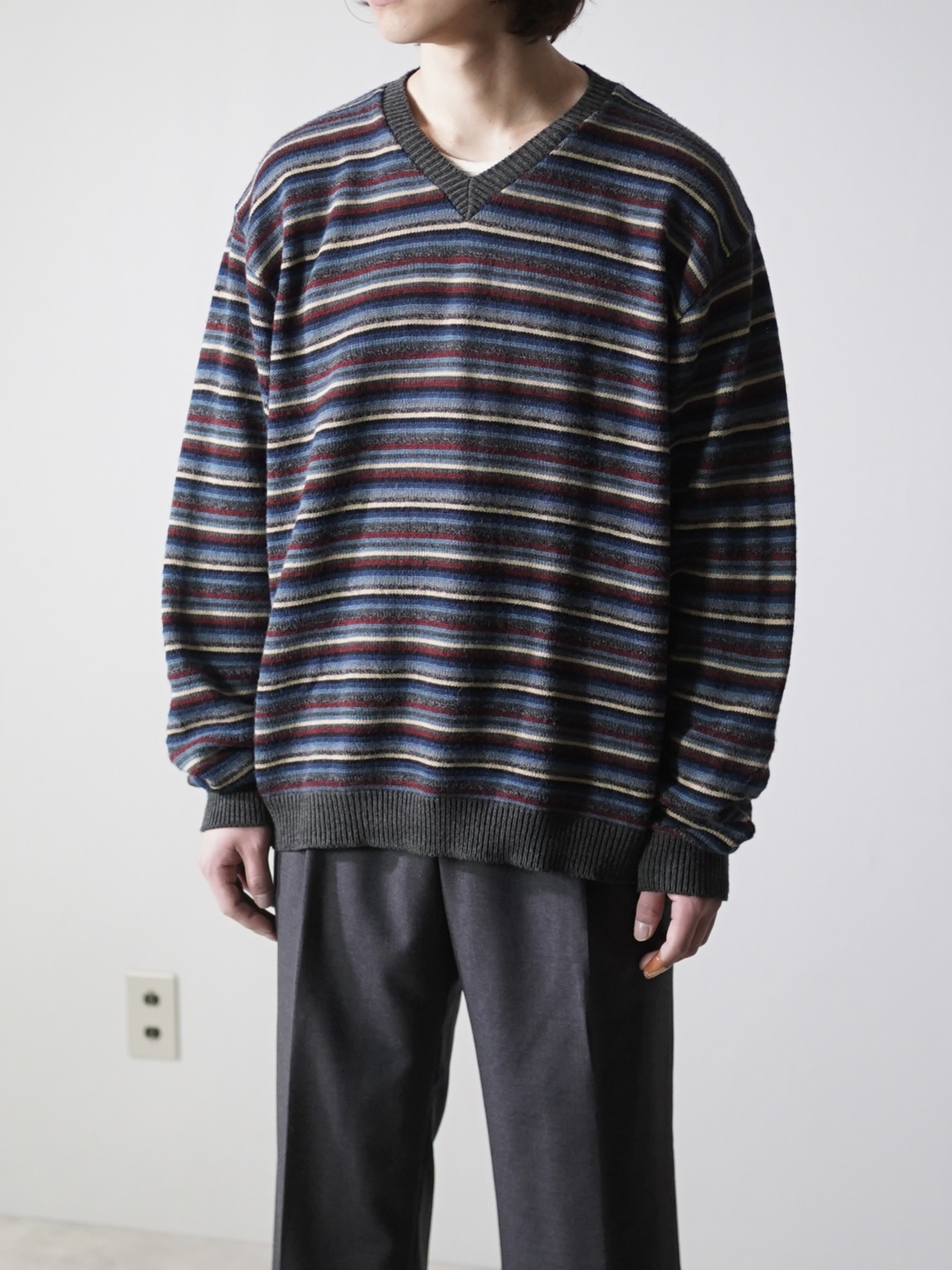 ROUNDTREE&YORKE Acrylic×Wool border V-neck knit sweater/Made in Italy