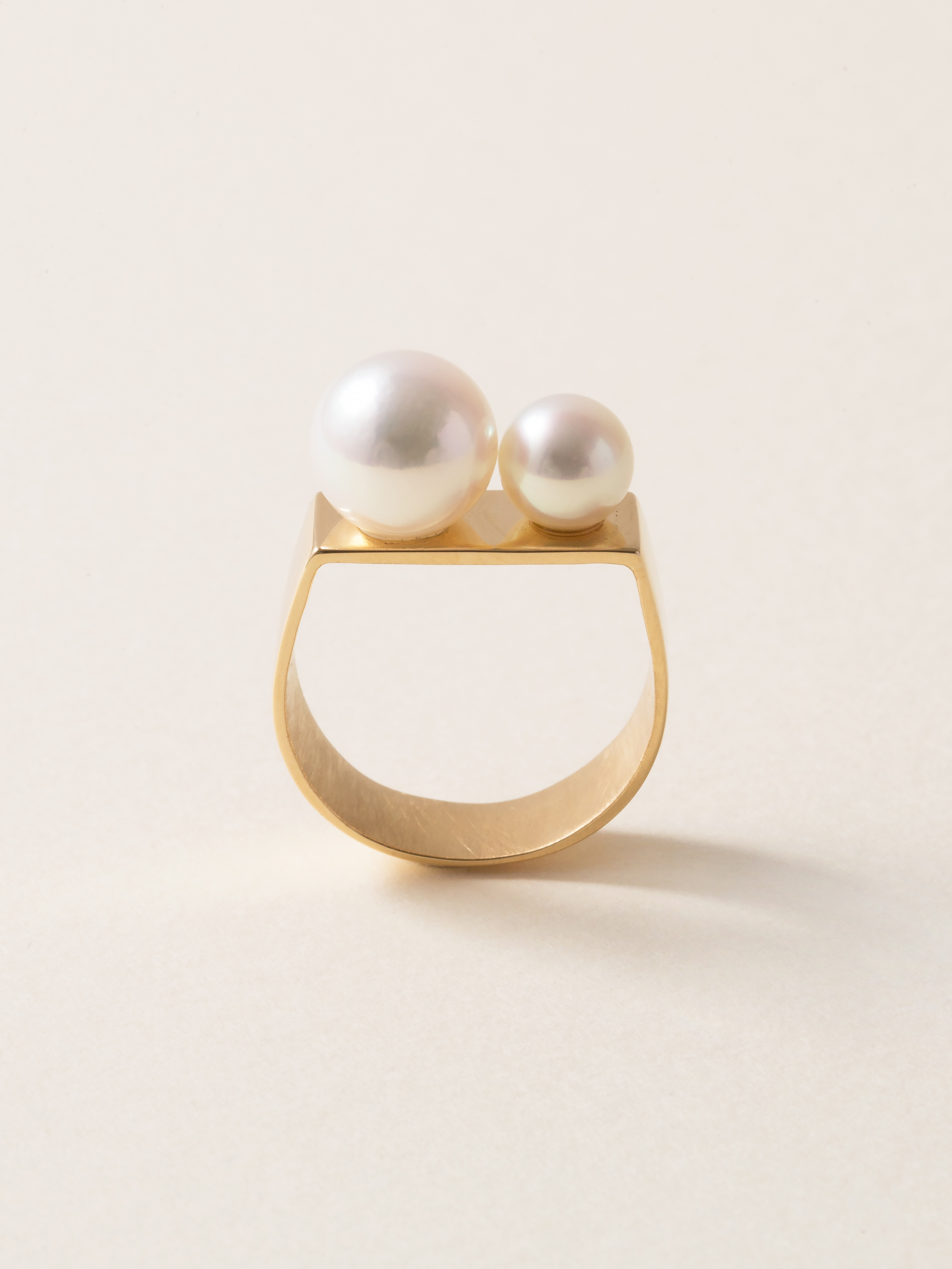 SEALING ON DOUBLE PEARL RING L