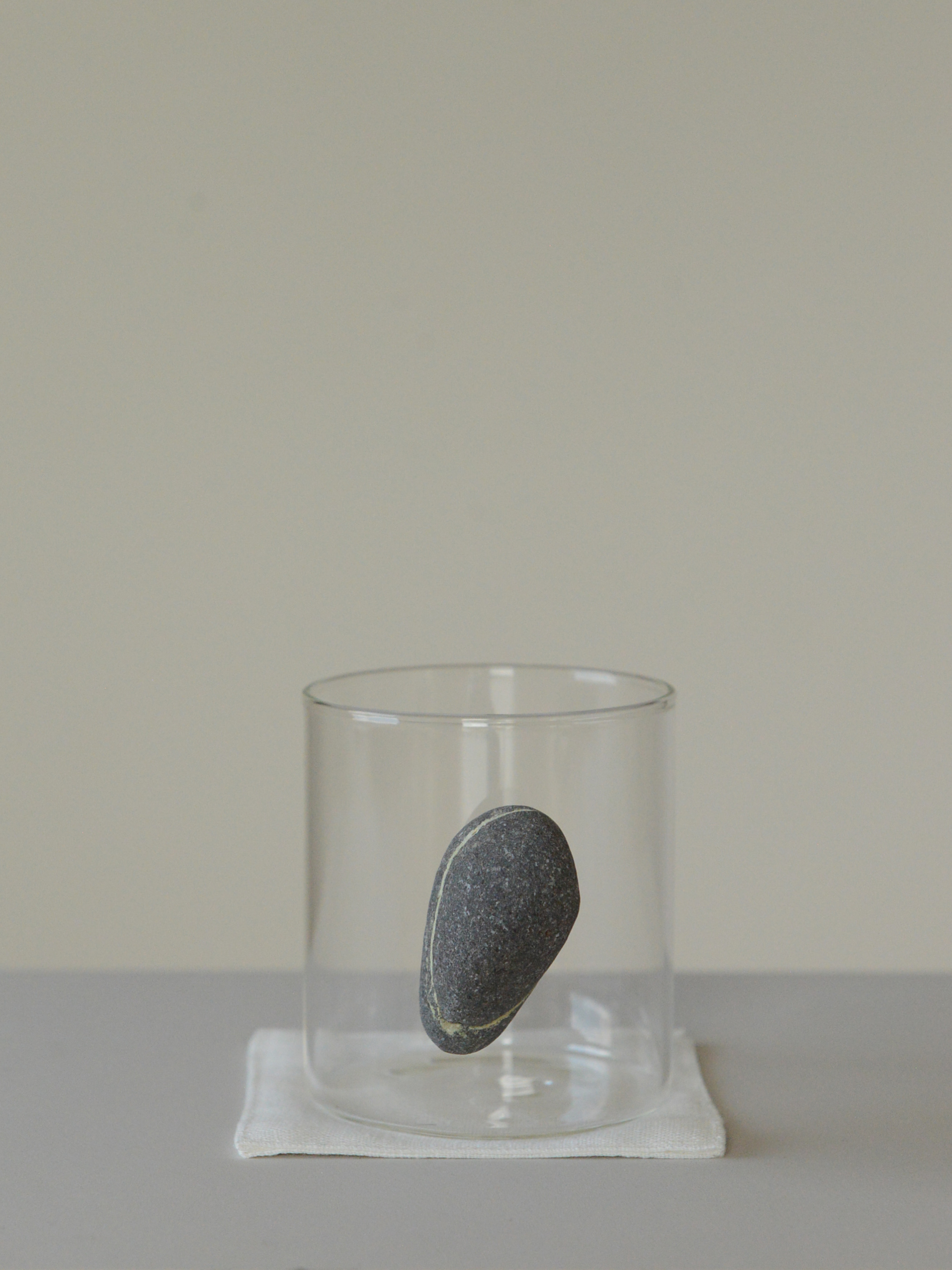 floating stone / 石付きグラス W2