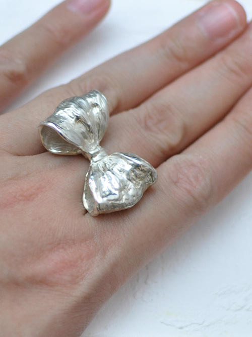 重すぎるリング : too heavy ring