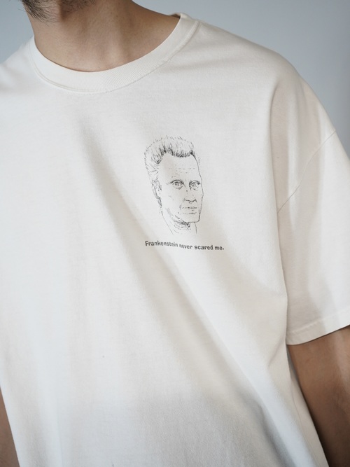 Frankenstein never scared me 両面print T-shirt