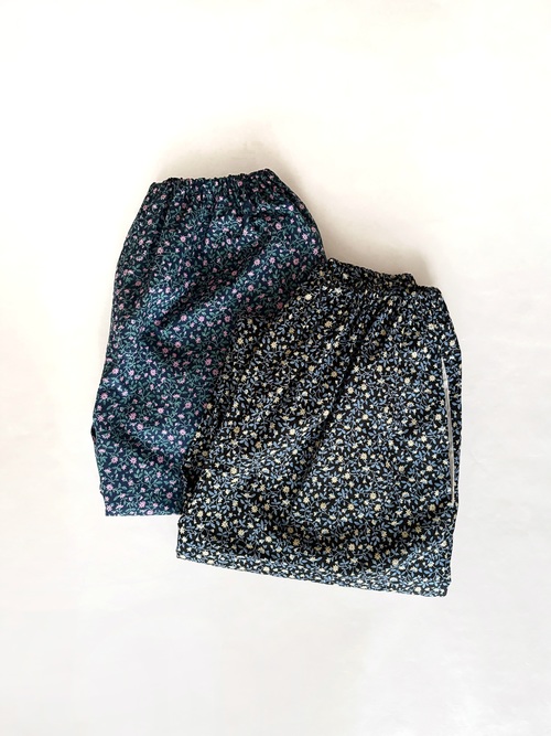 小花プリント裾フリルパンツ