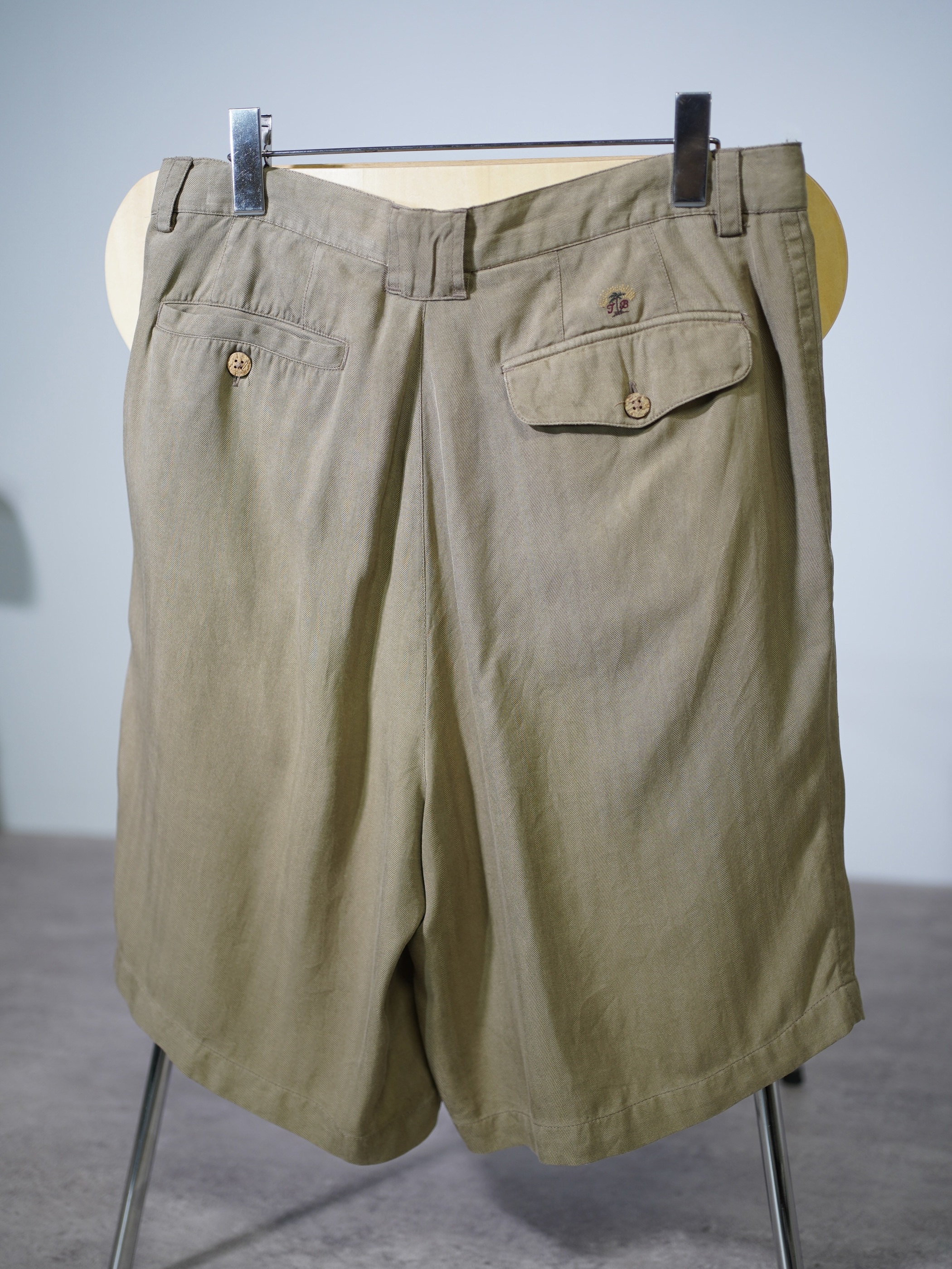 Tommy Bahama 2intuck 100% silk shorts