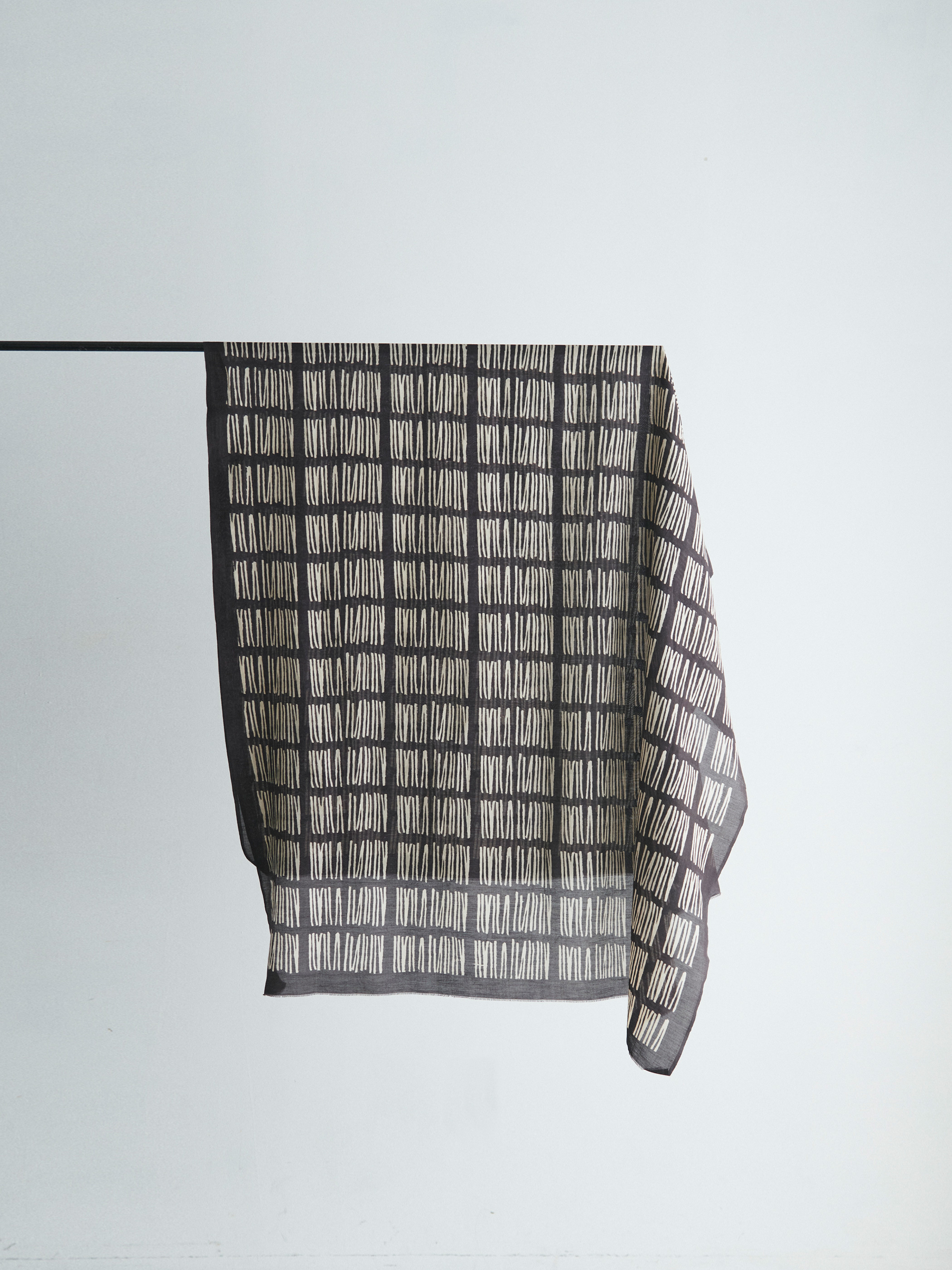  【New】Line Check shawl -Charcoal Black-