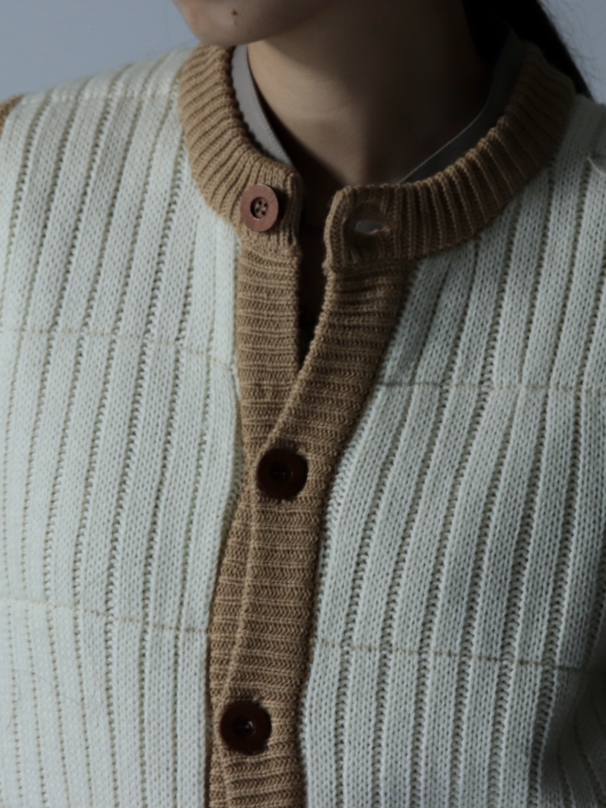 Acryl knit vest