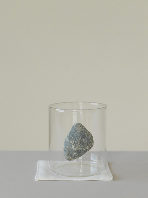 floating stone / 石付きグラス W4