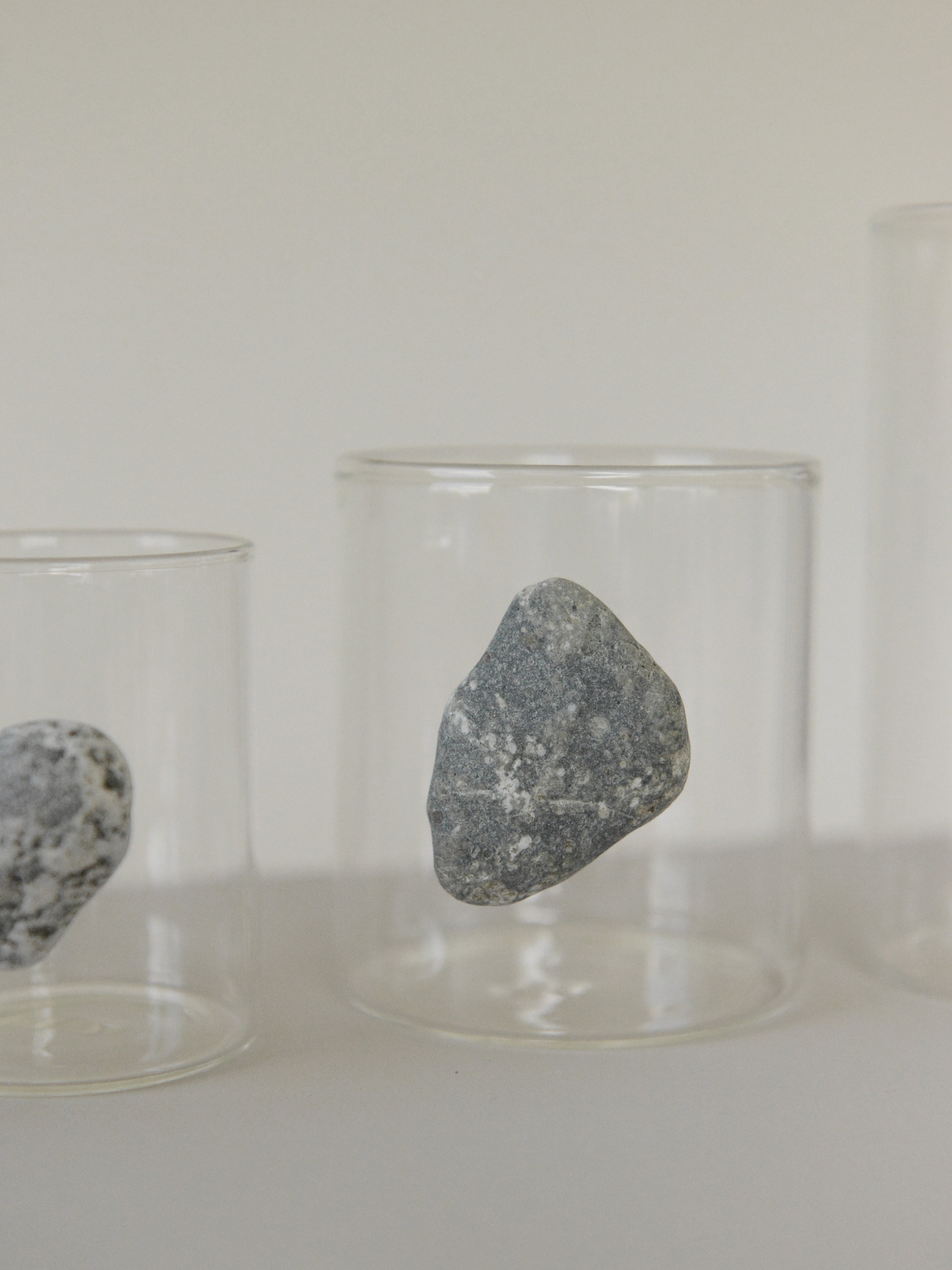 floating stone / 石付きグラス W4