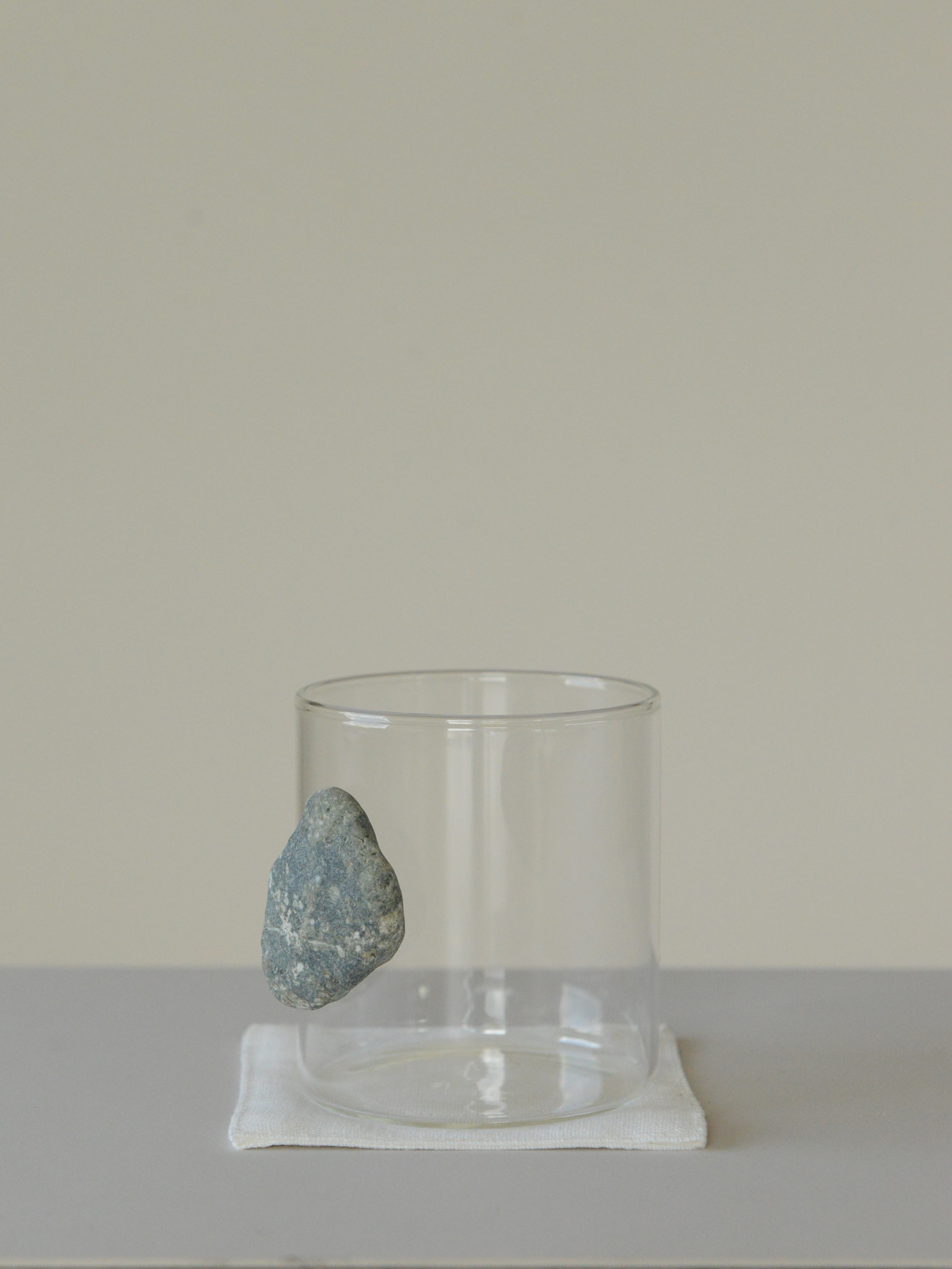 floating stone / 石付きグラス W4