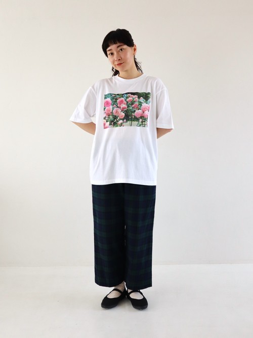 薔薇のデジタルプリント半袖Tシャツ