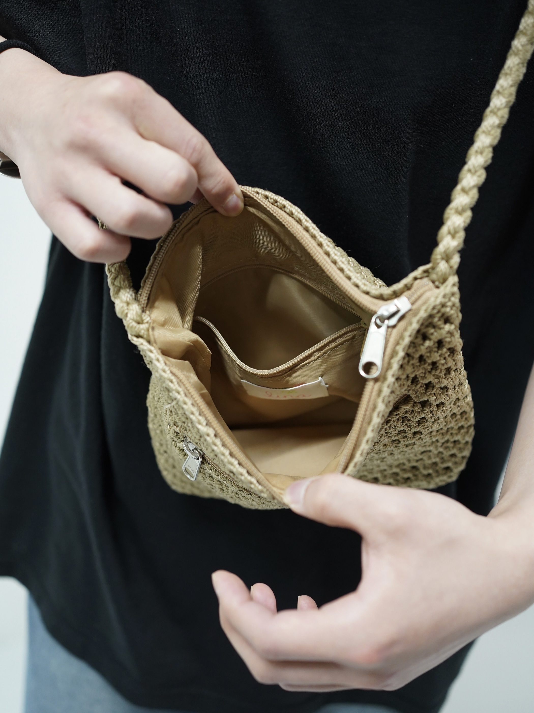 lina crochet pouch