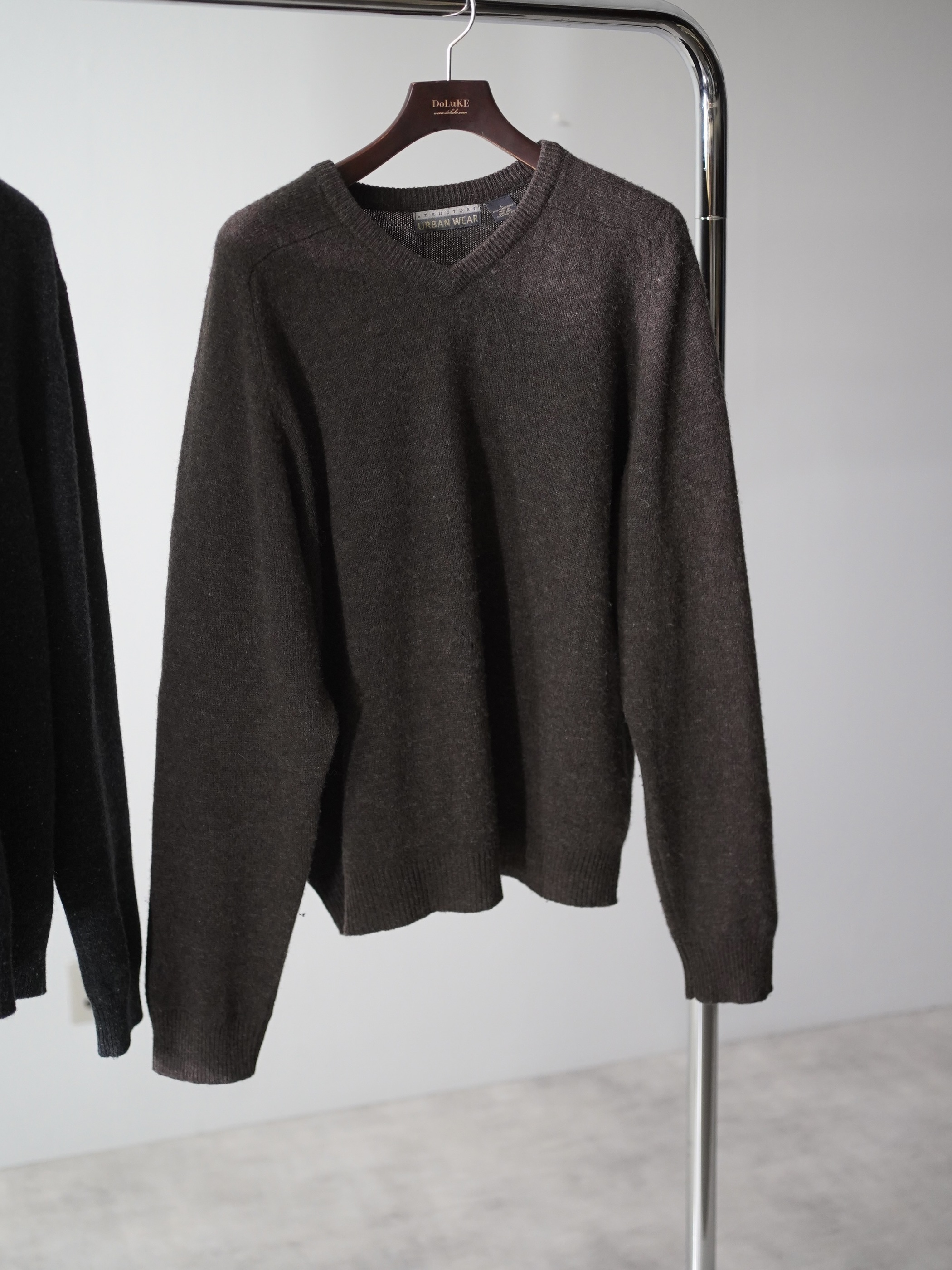 STRUCTURE URBAN WEAR 100% Lambwool V-neck knit sweater/Made in Hong Kong