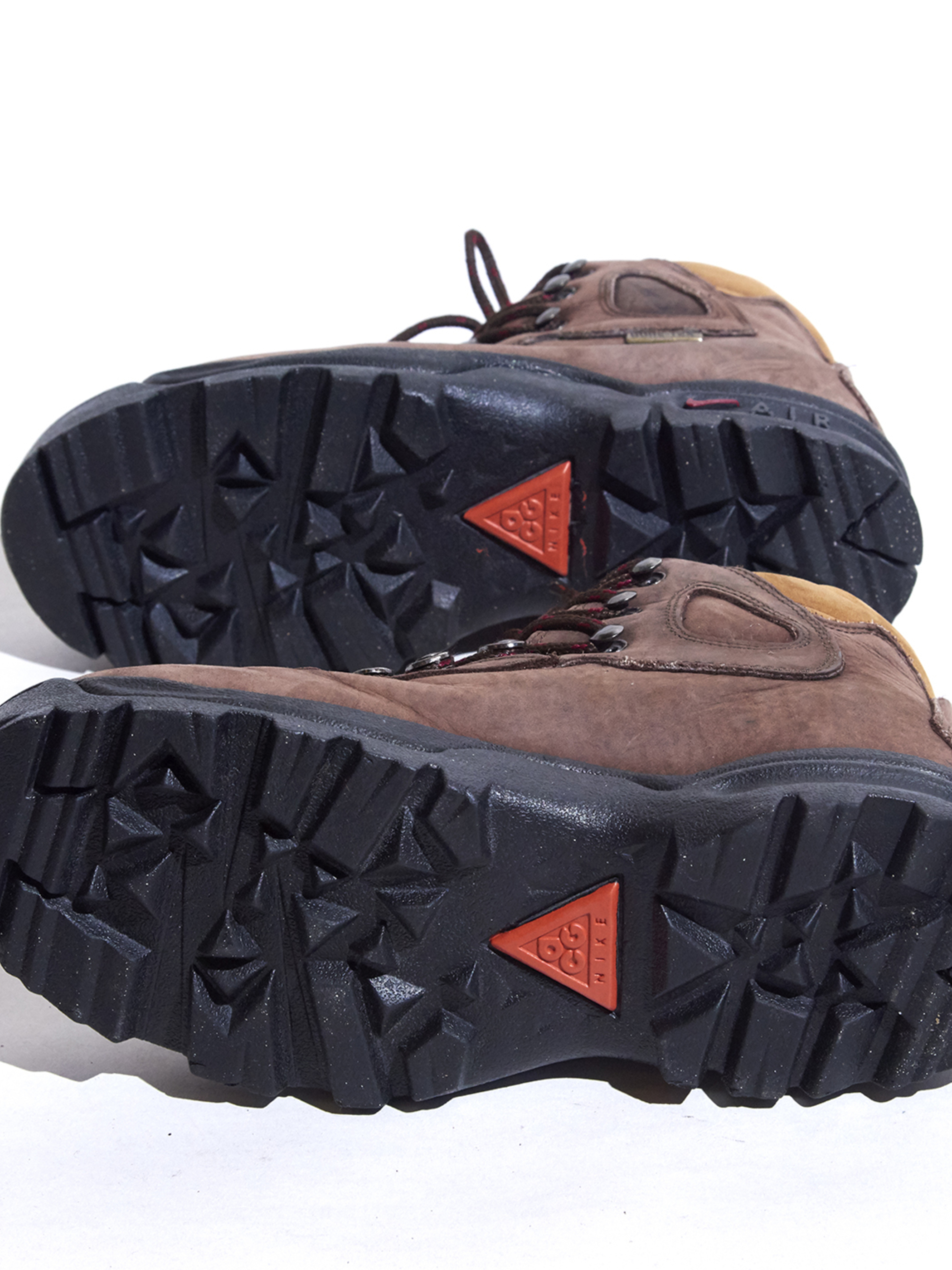 nike trekking shoes