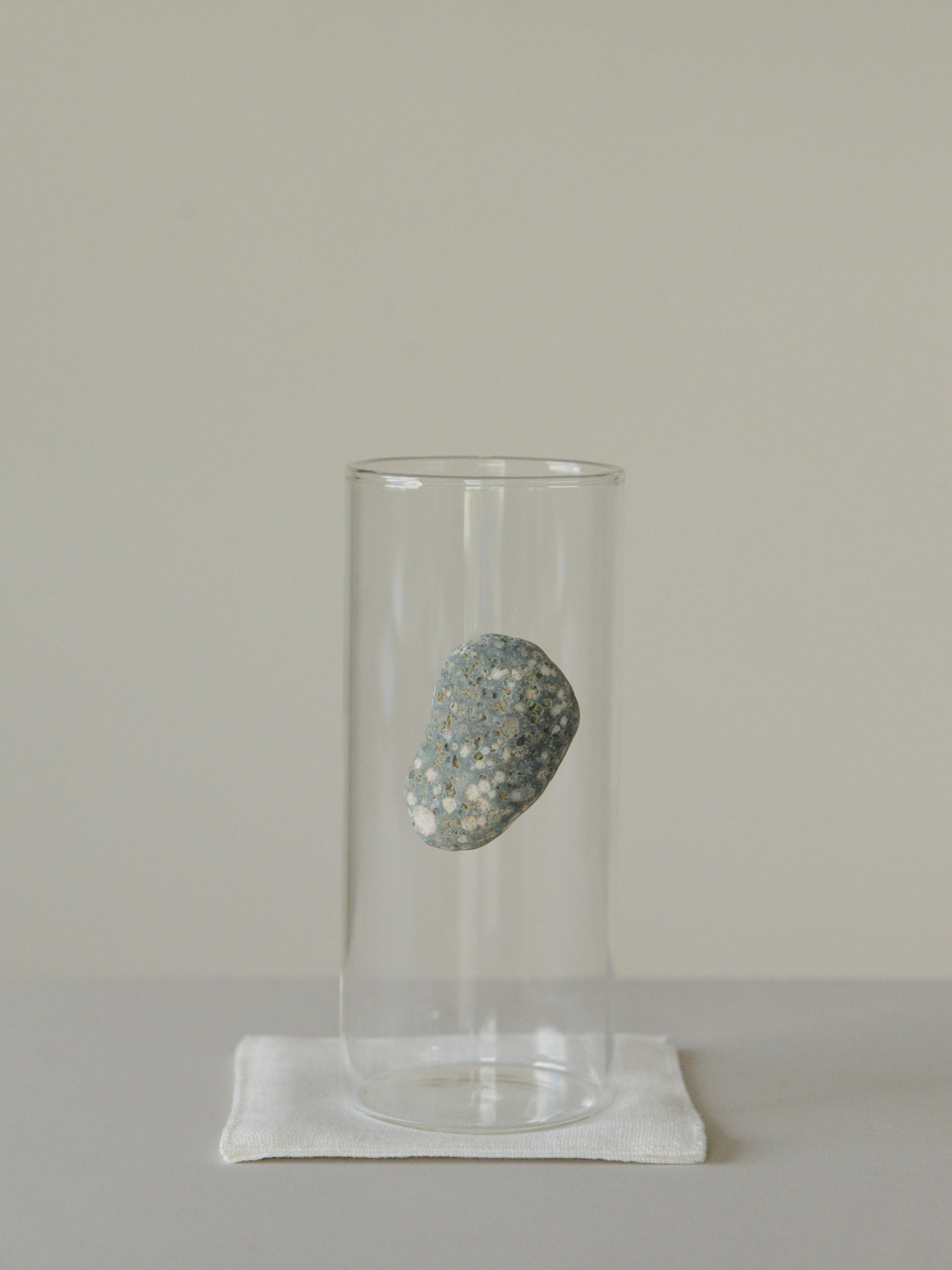 floating stone / 石付きグラス H1