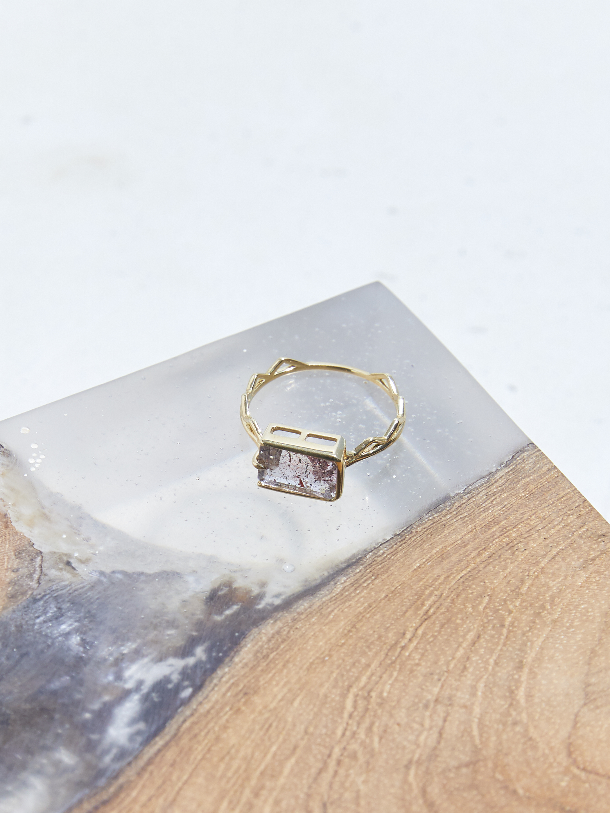 【SOLD OUT】ALISSA IN QUARTZ RECTANGLE RING