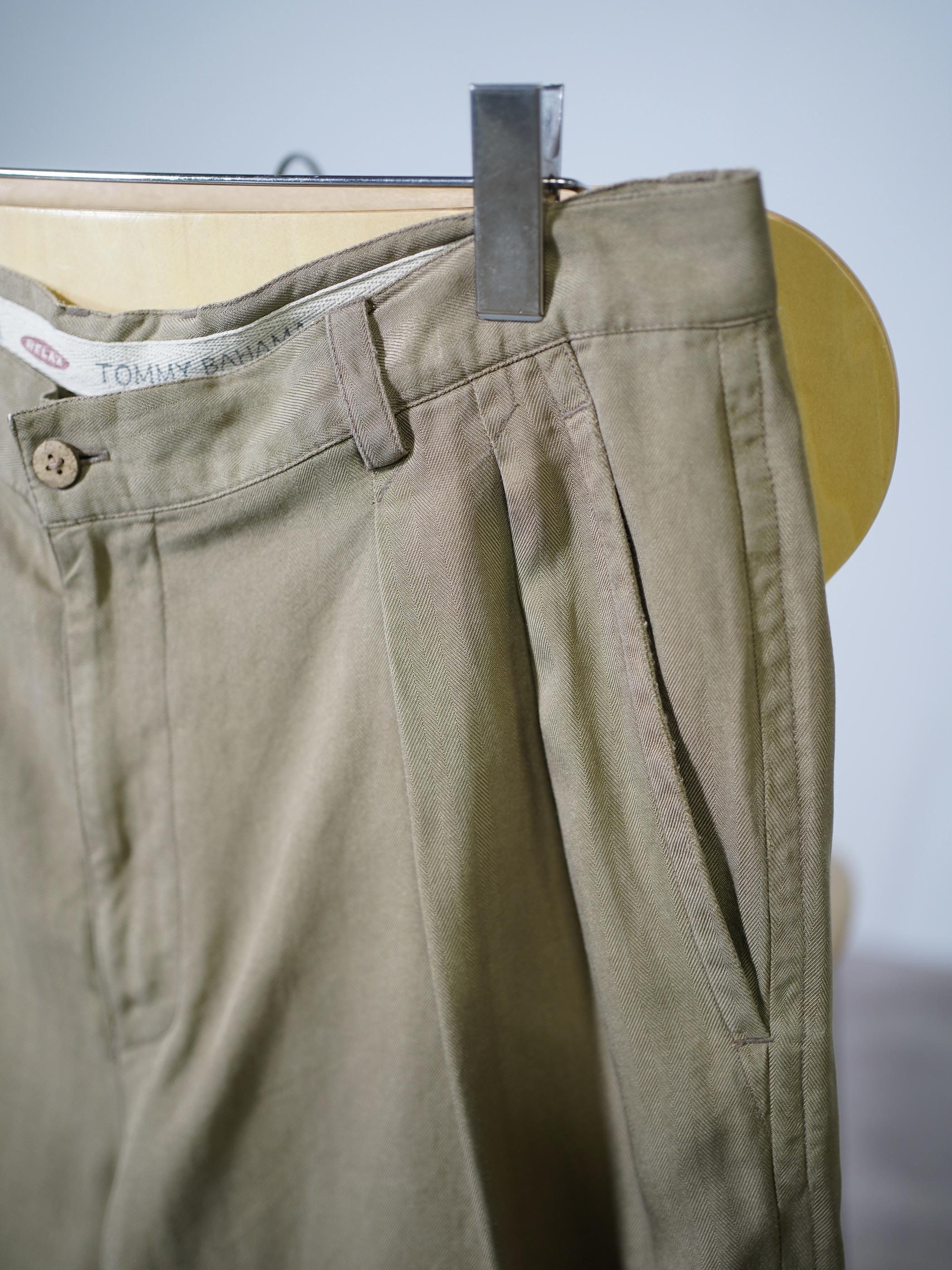 Tommy Bahama 2intuck 100% silk shorts