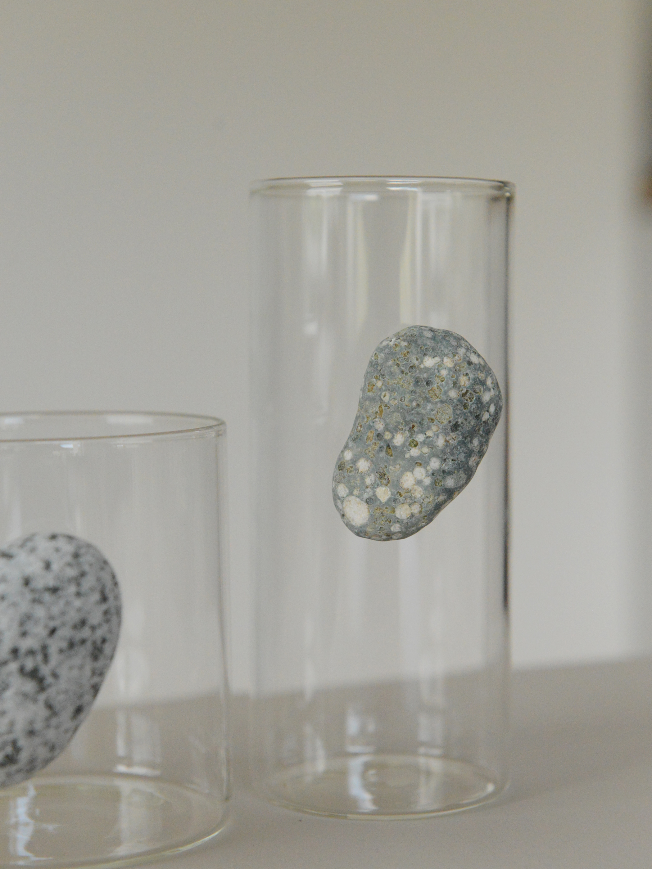 floating stone / 石付きグラス H1