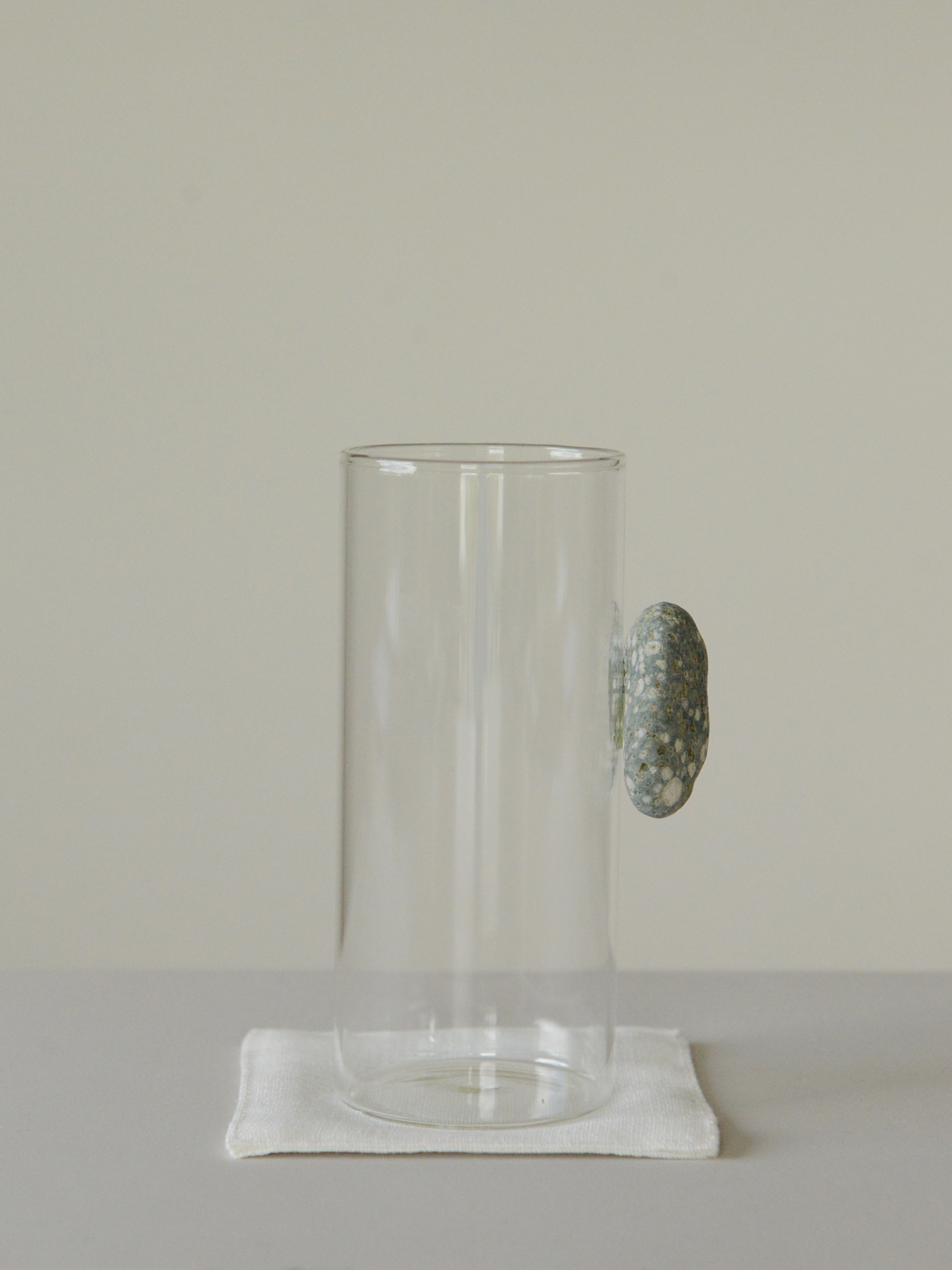 floating stone / 石付きグラス H1