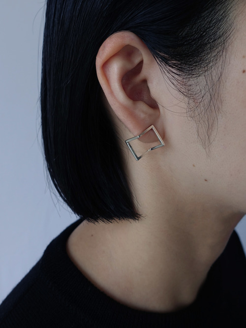 〈BREAK〉cube earring SV