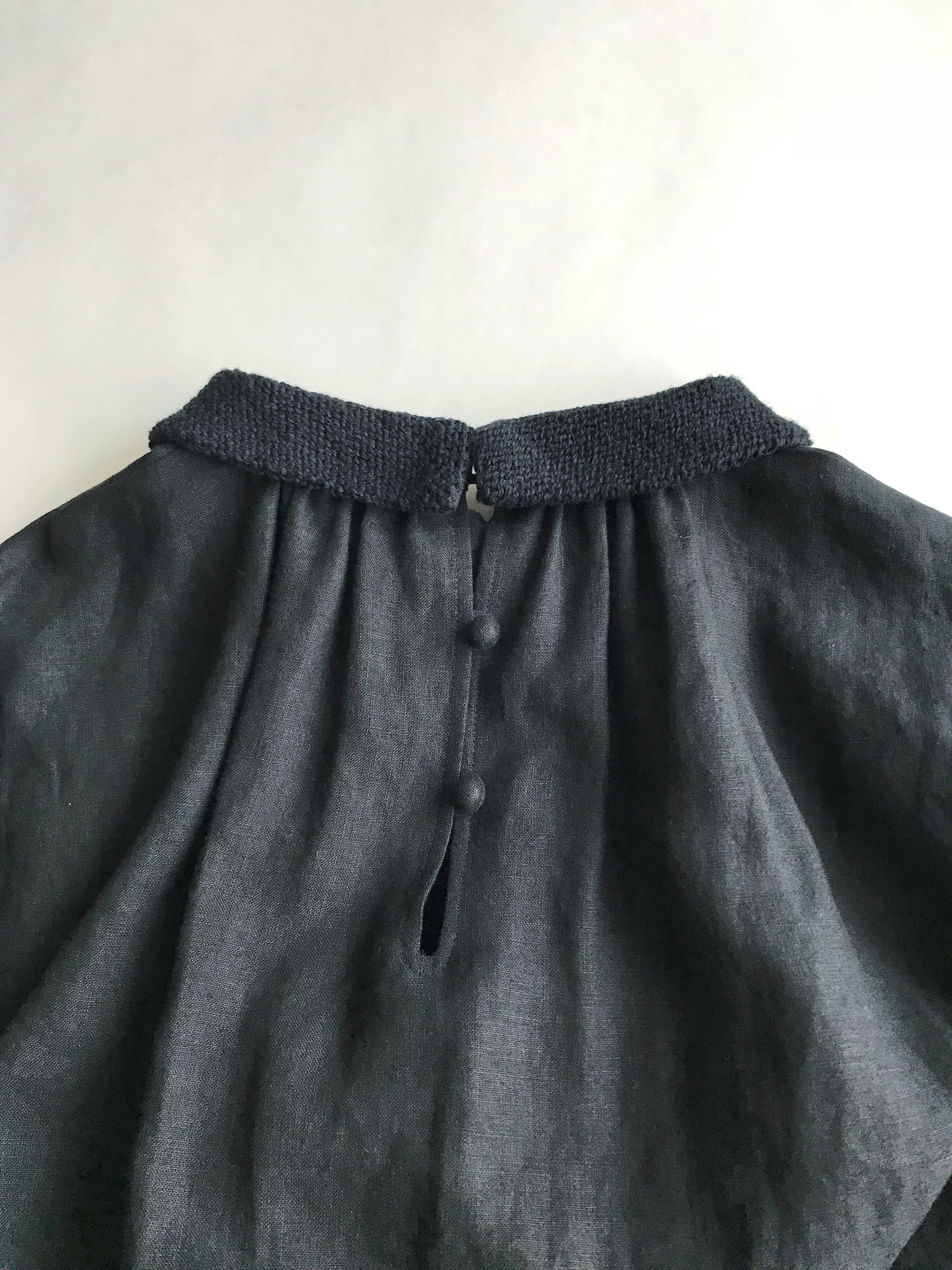 Pot And Tea ニット襟リネンブラウス 黒