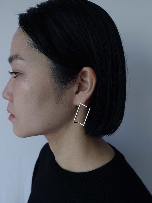 〈BREAK〉cuboid earring SV