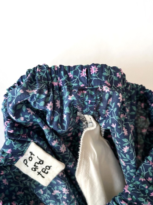 小花プリント裾フリルパンツ