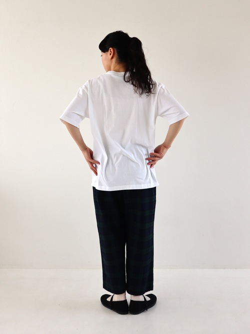 薔薇のデジタルプリント半袖Tシャツ