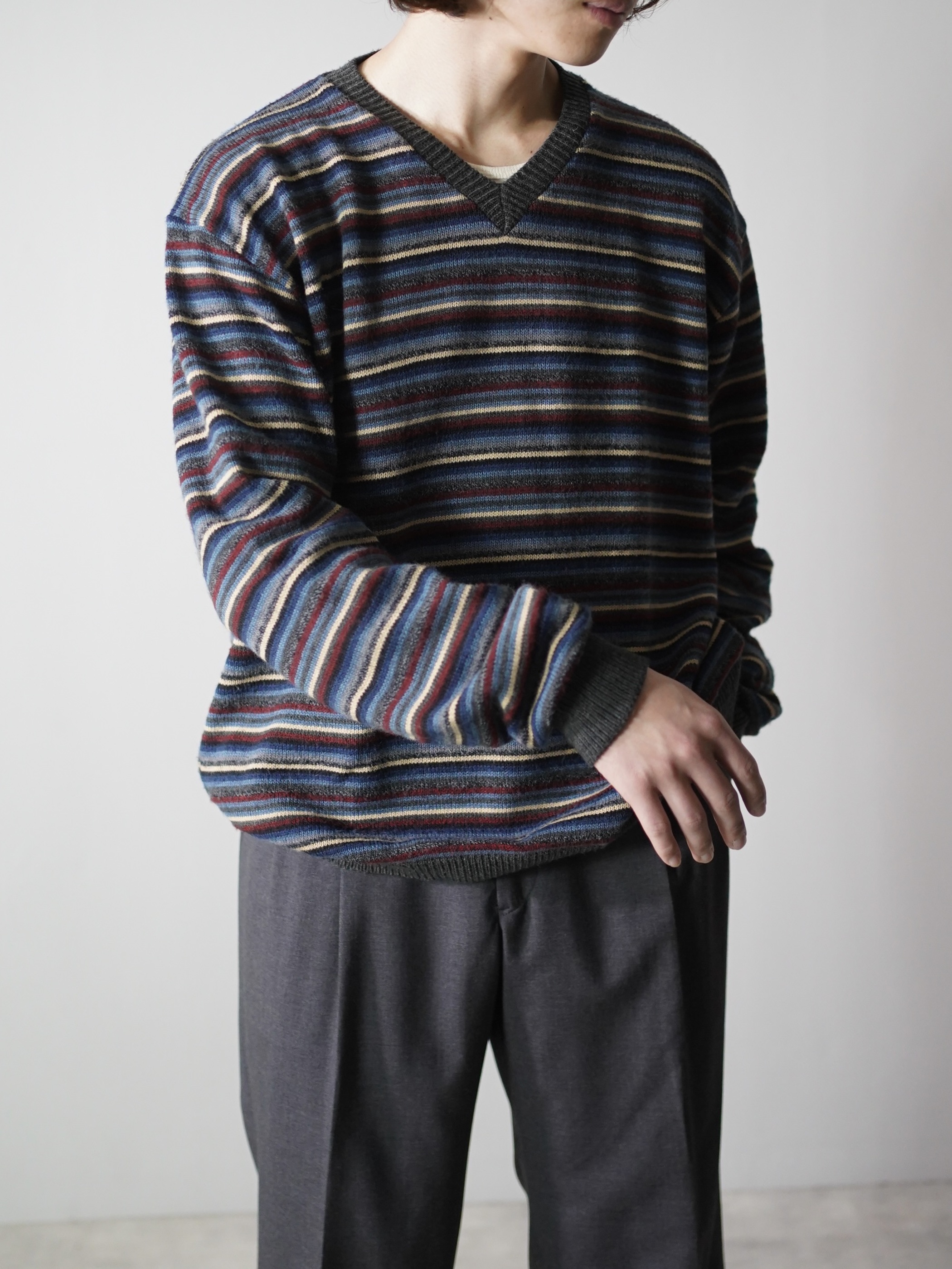 ROUNDTREE&YORKE Acrylic×Wool border V-neck knit sweater/Made in Italy