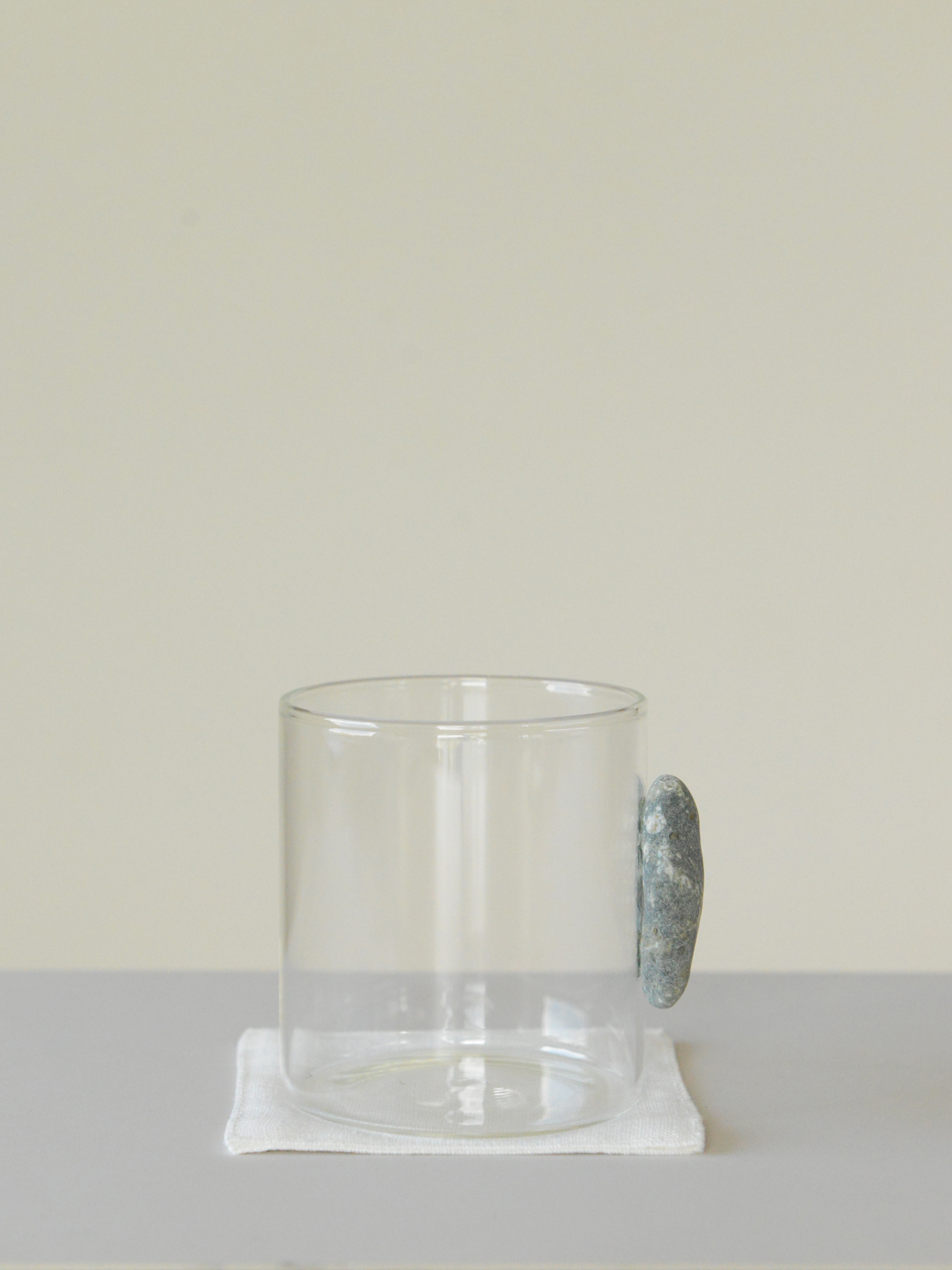 floating stone / 石付きグラス W4