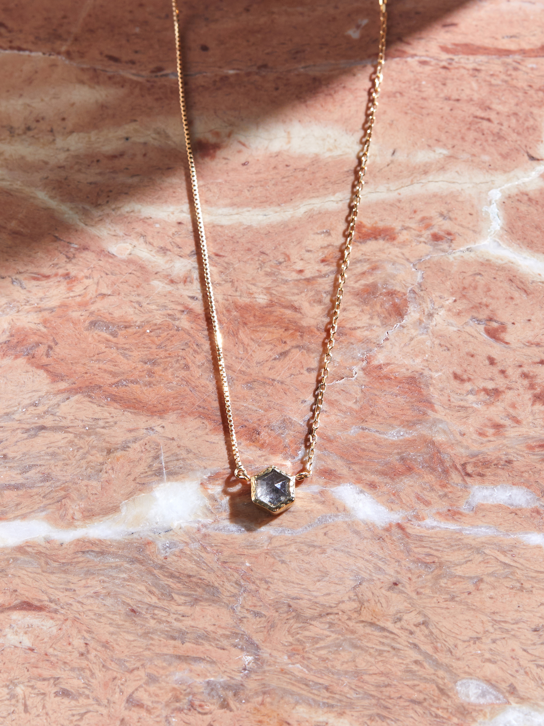 LiniE Official Site | SALT&PEPPER HEXAGON NECKLACE