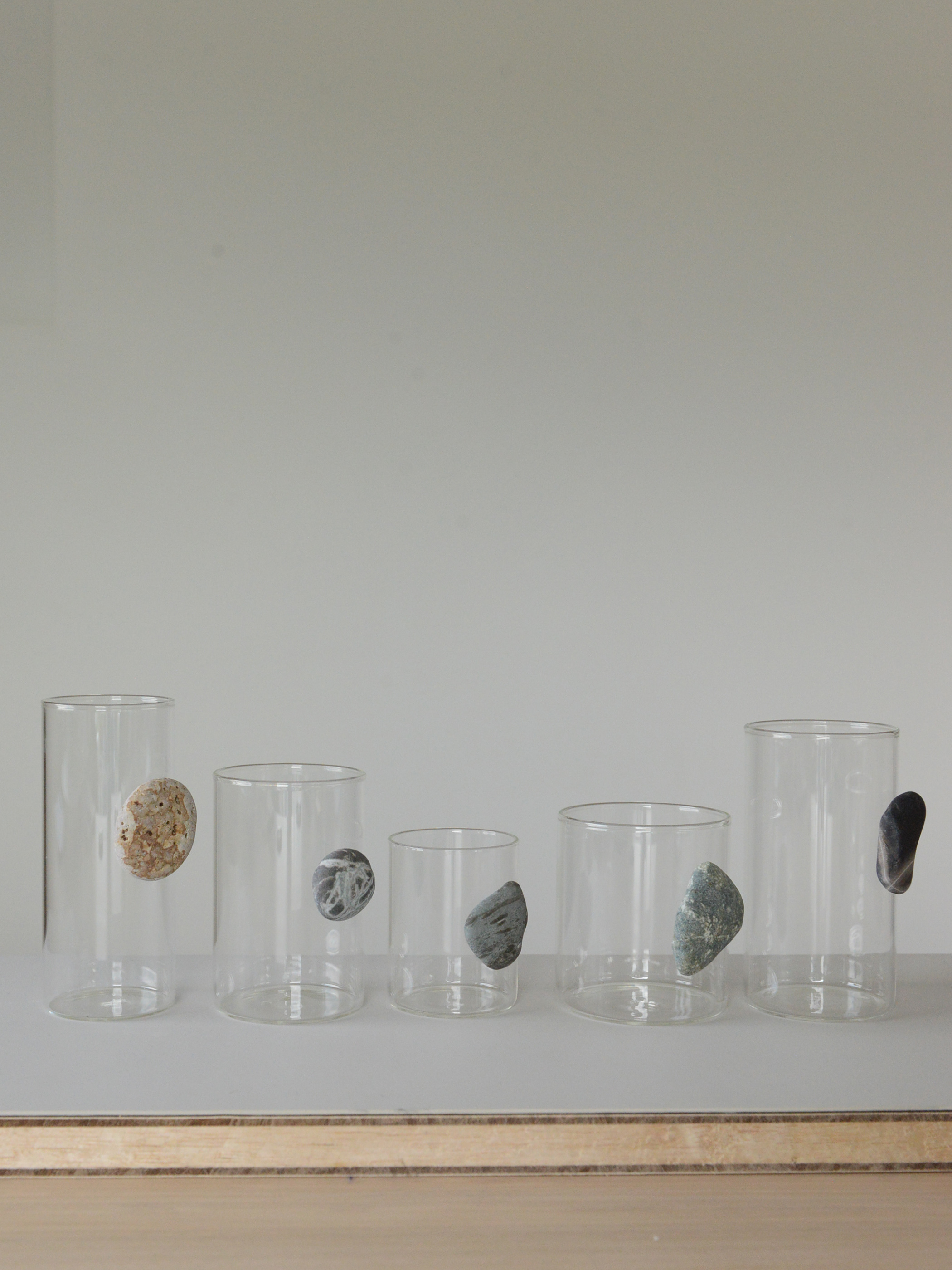 floating stone / 石付きグラス H2