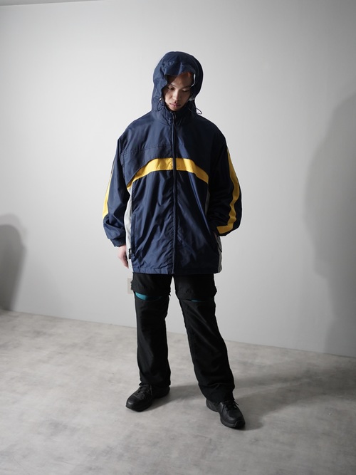1990's NO BOUNDARIES Coated nylon shell hooded jacket