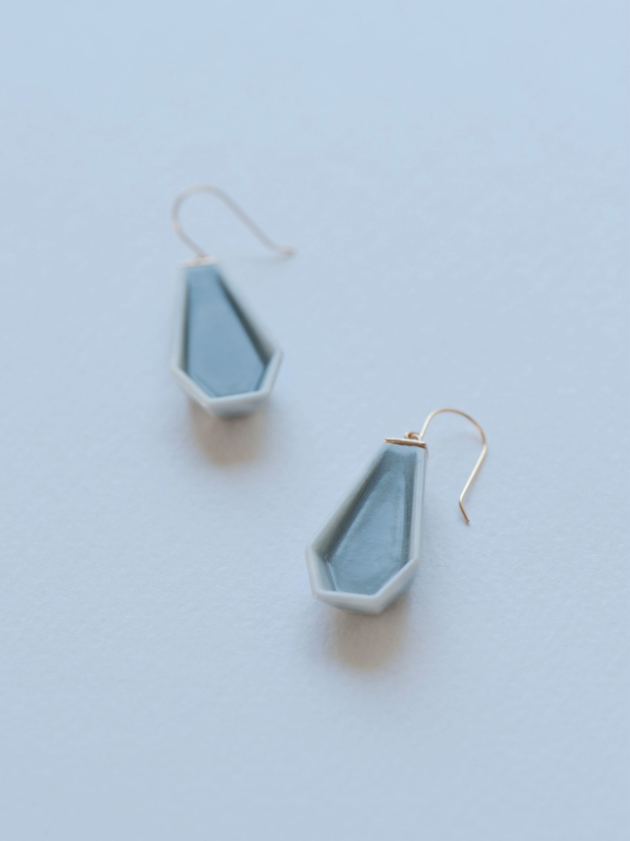 01 六角/Rokkaku Earrings - Blue gray