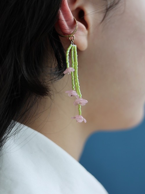 【SOLD】flower glass ear cuff