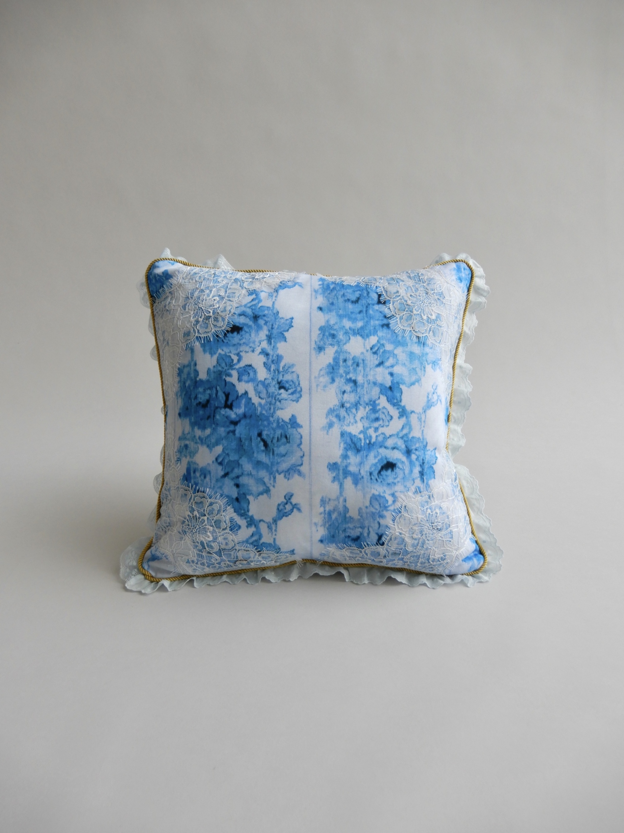 【SOLD】floral pattern pillow