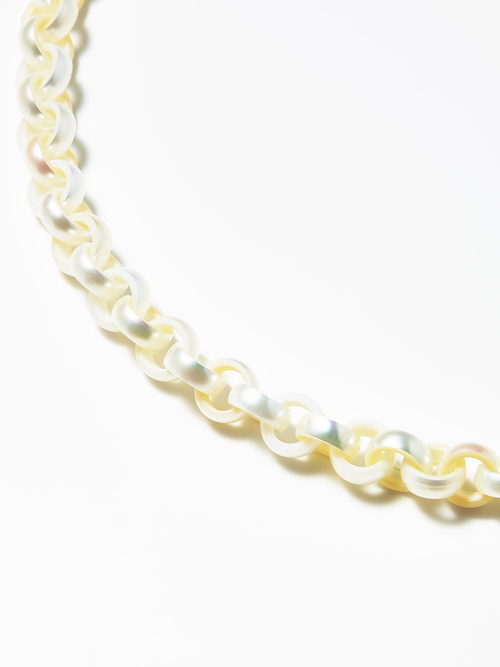 Lin Cheung / pearl necklace