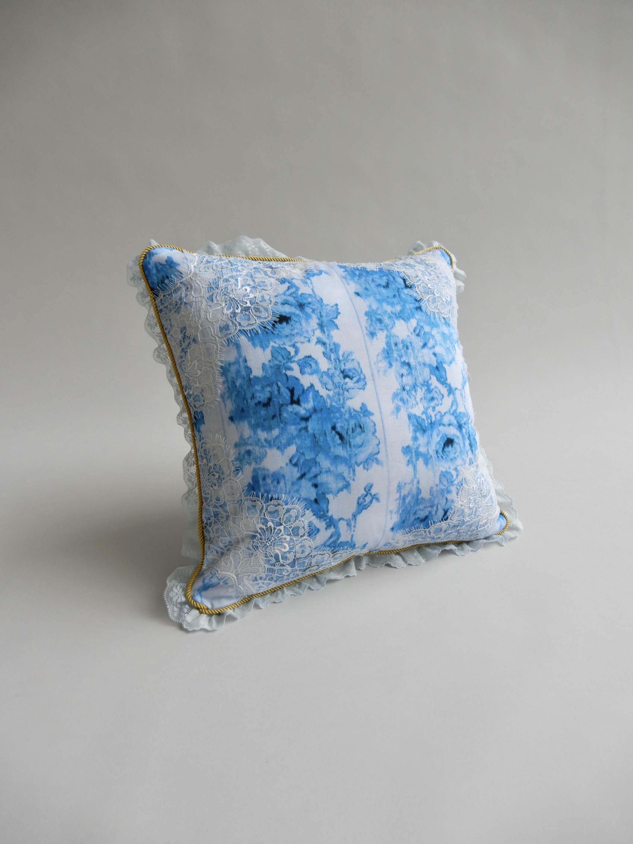 【SOLD】floral pattern pillow