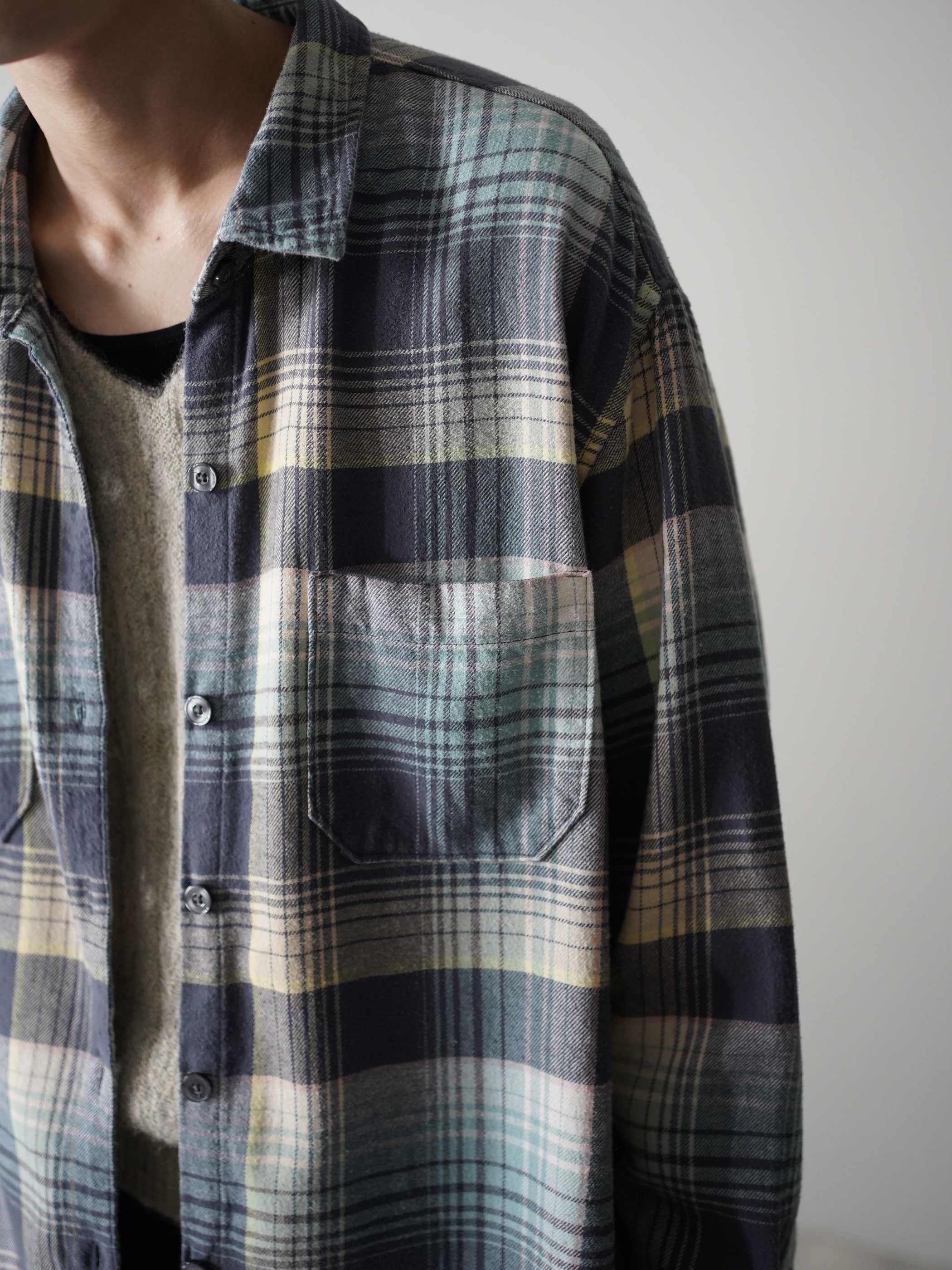 OLD NAVY Wide silhouette pale tone check flannel shirts