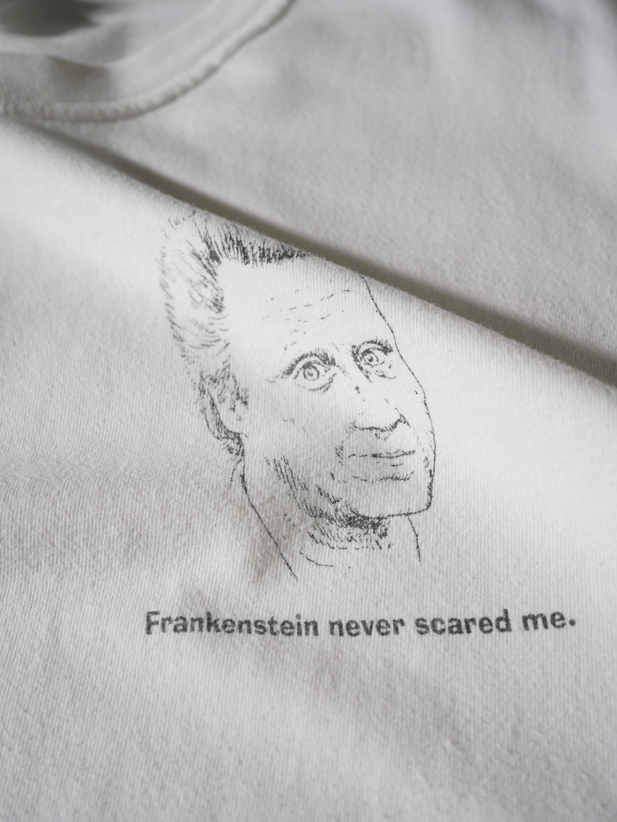 Frankenstein never scared me 両面print T-shirt