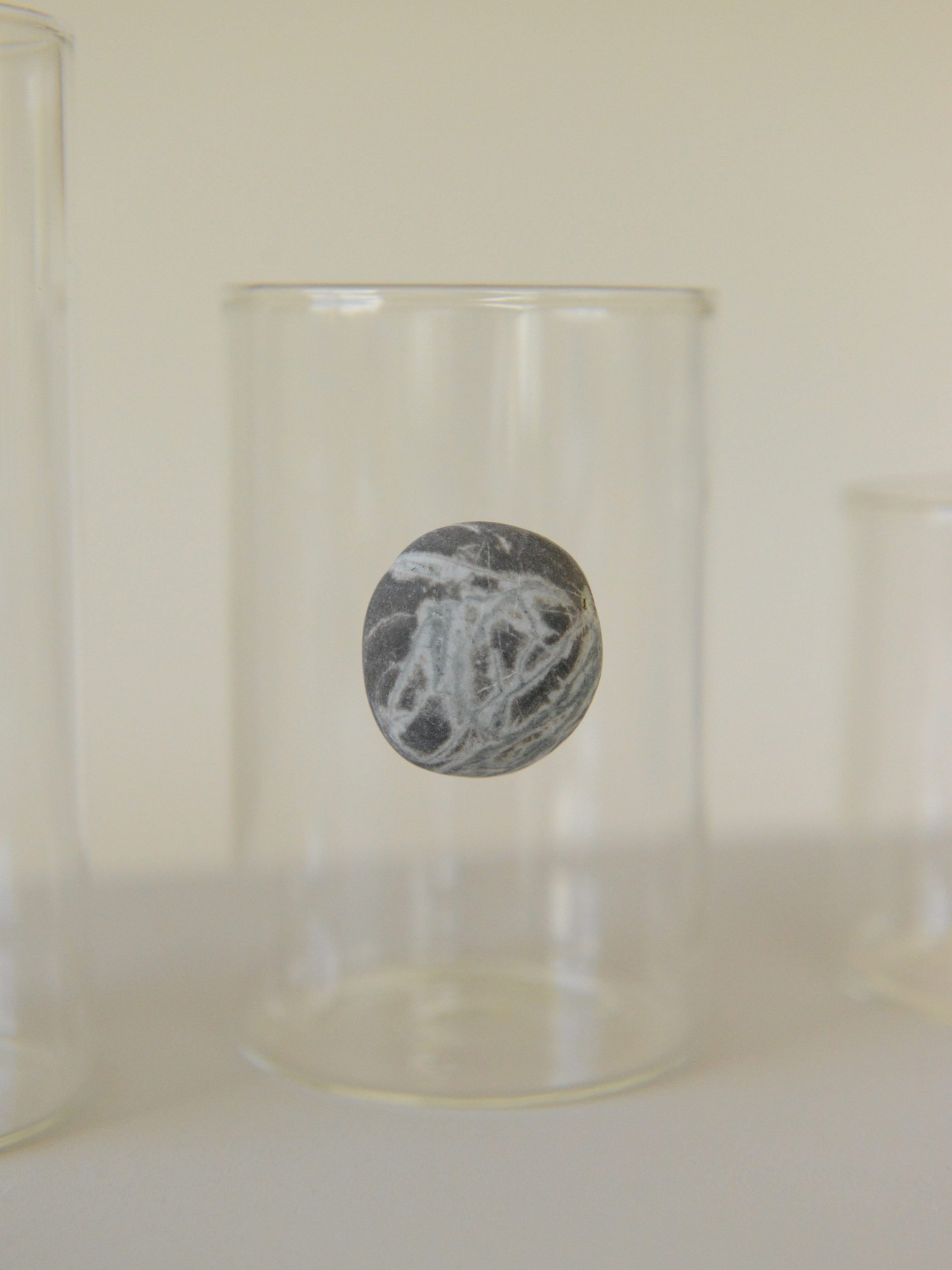 floating stone / 石付きグラス M4