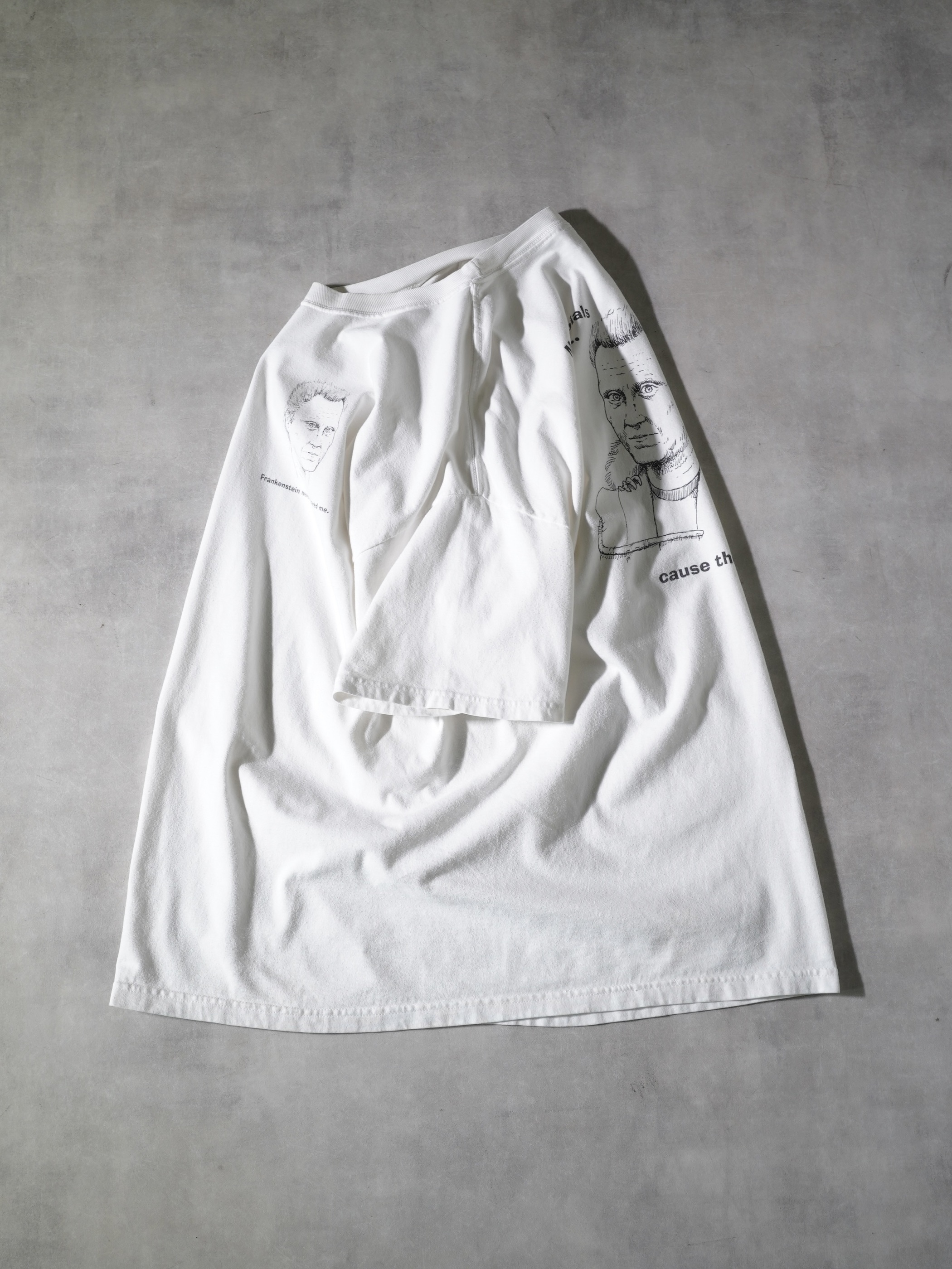 Frankenstein never scared me 両面print T-shirt