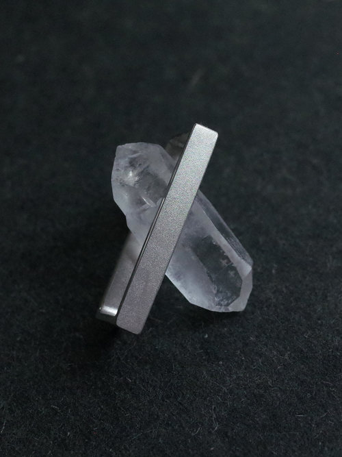 In quartz earring m 1