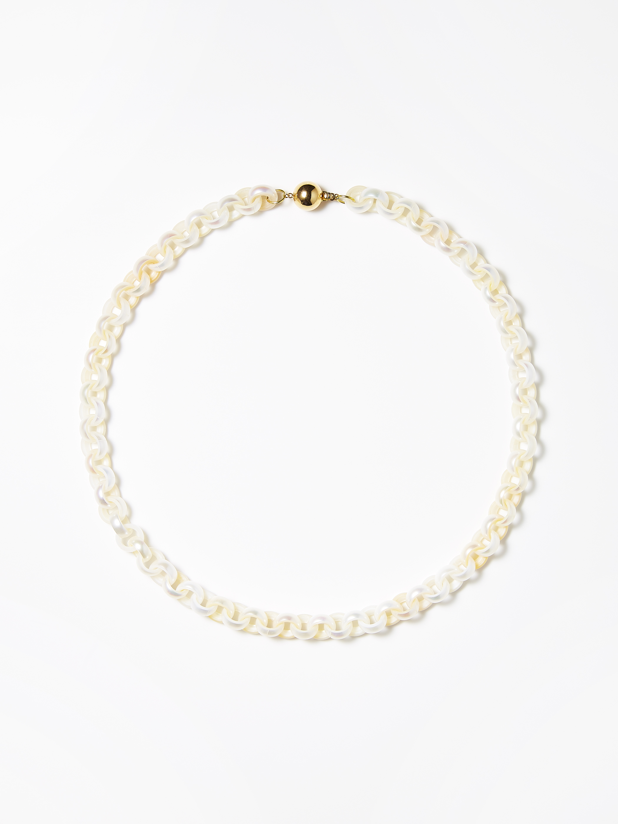 Lin Cheung / pearl necklace