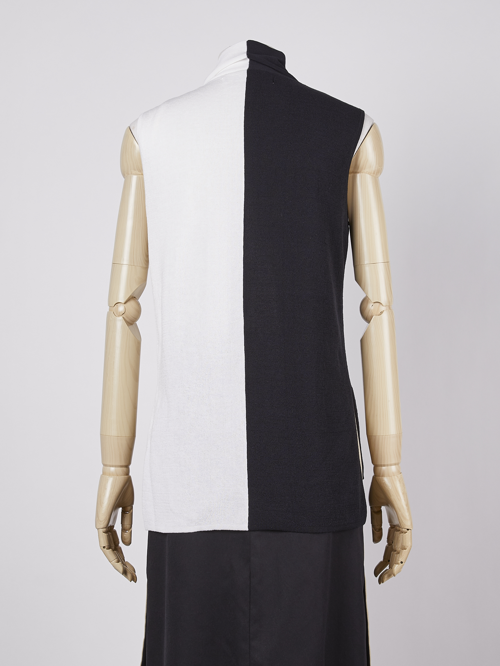 tie-neck sleeveless knit・BLACK×WHITE