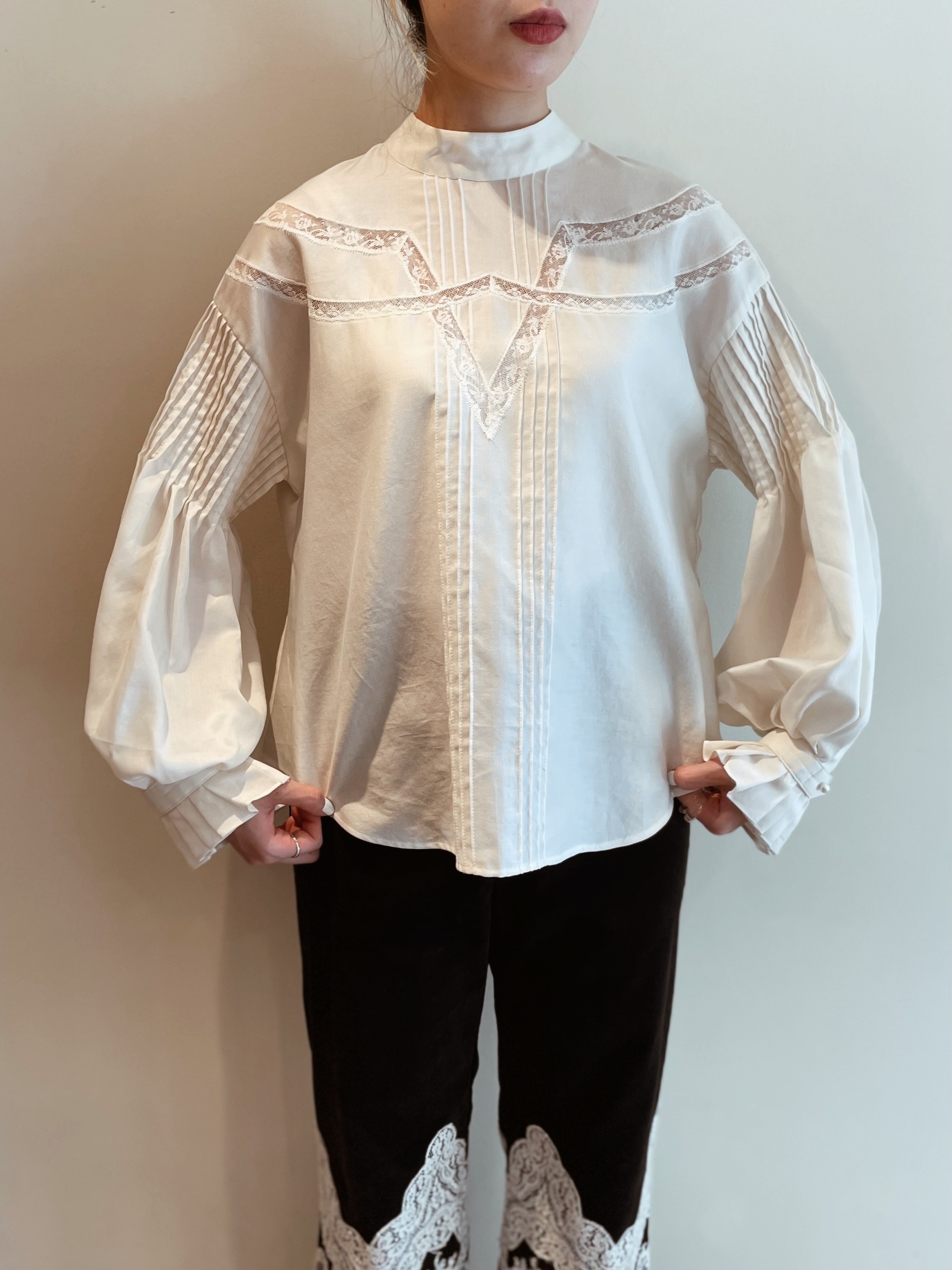 【SOLD】pin tuck blouse