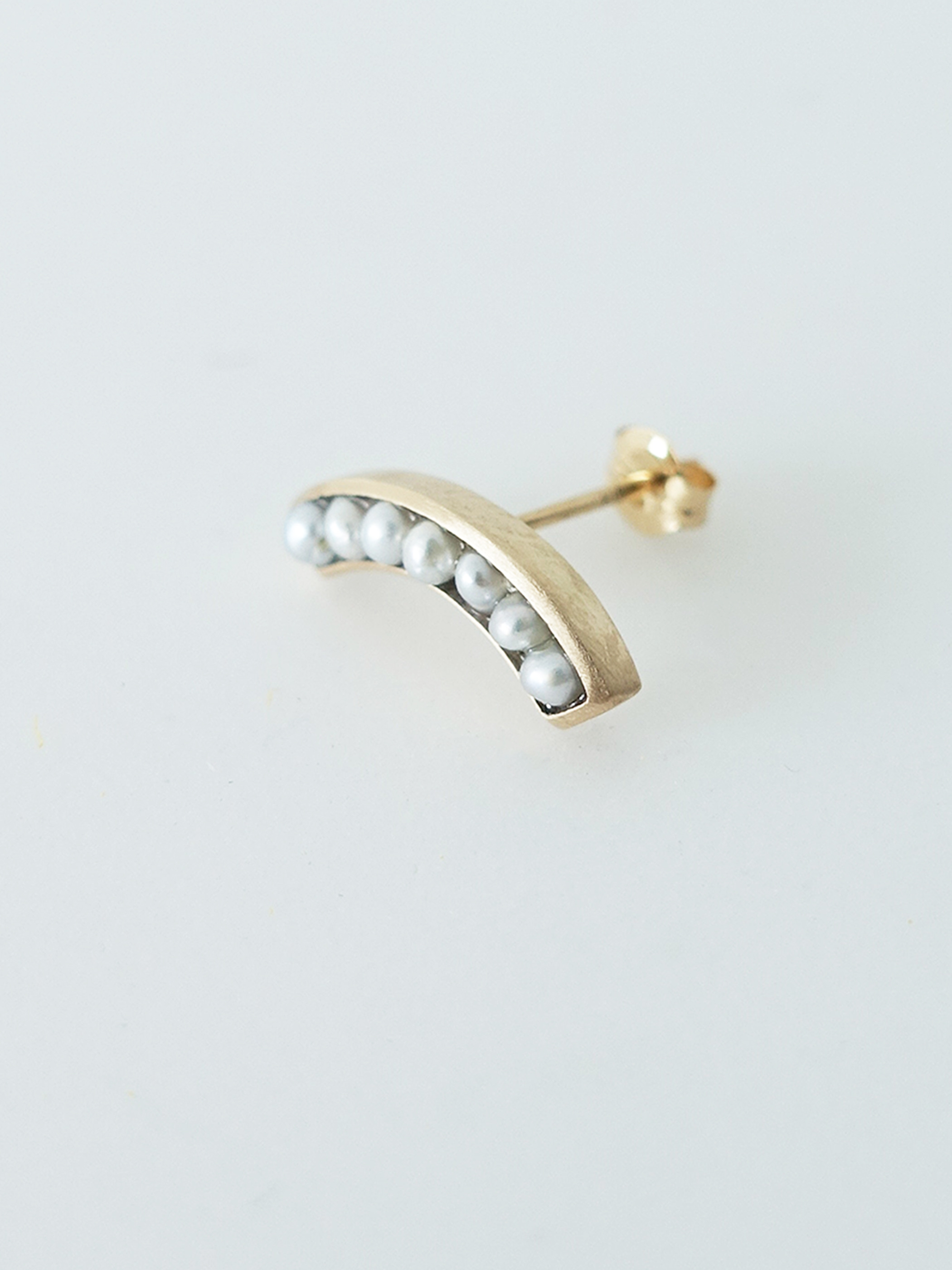 〈SIDE〉arc pearl earring K10YG