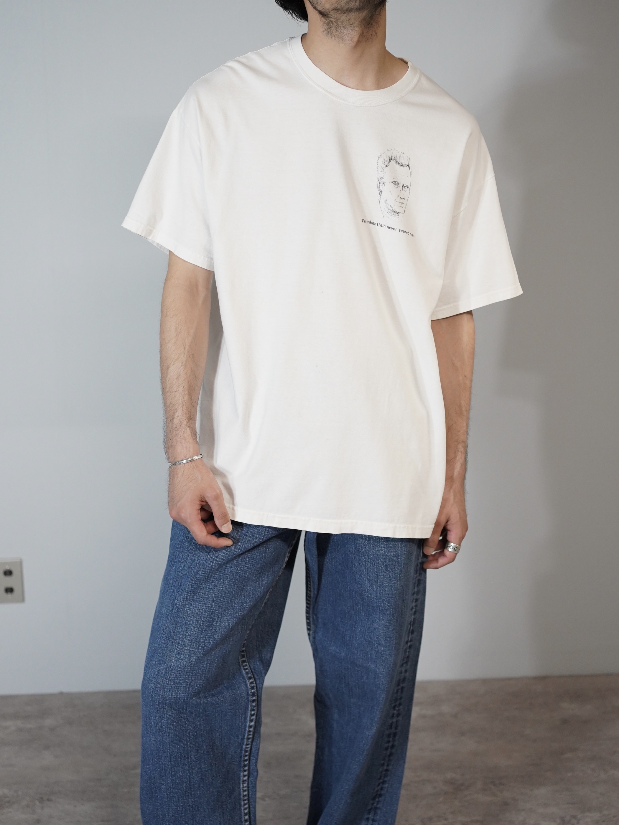 Frankenstein never scared me 両面print T-shirt