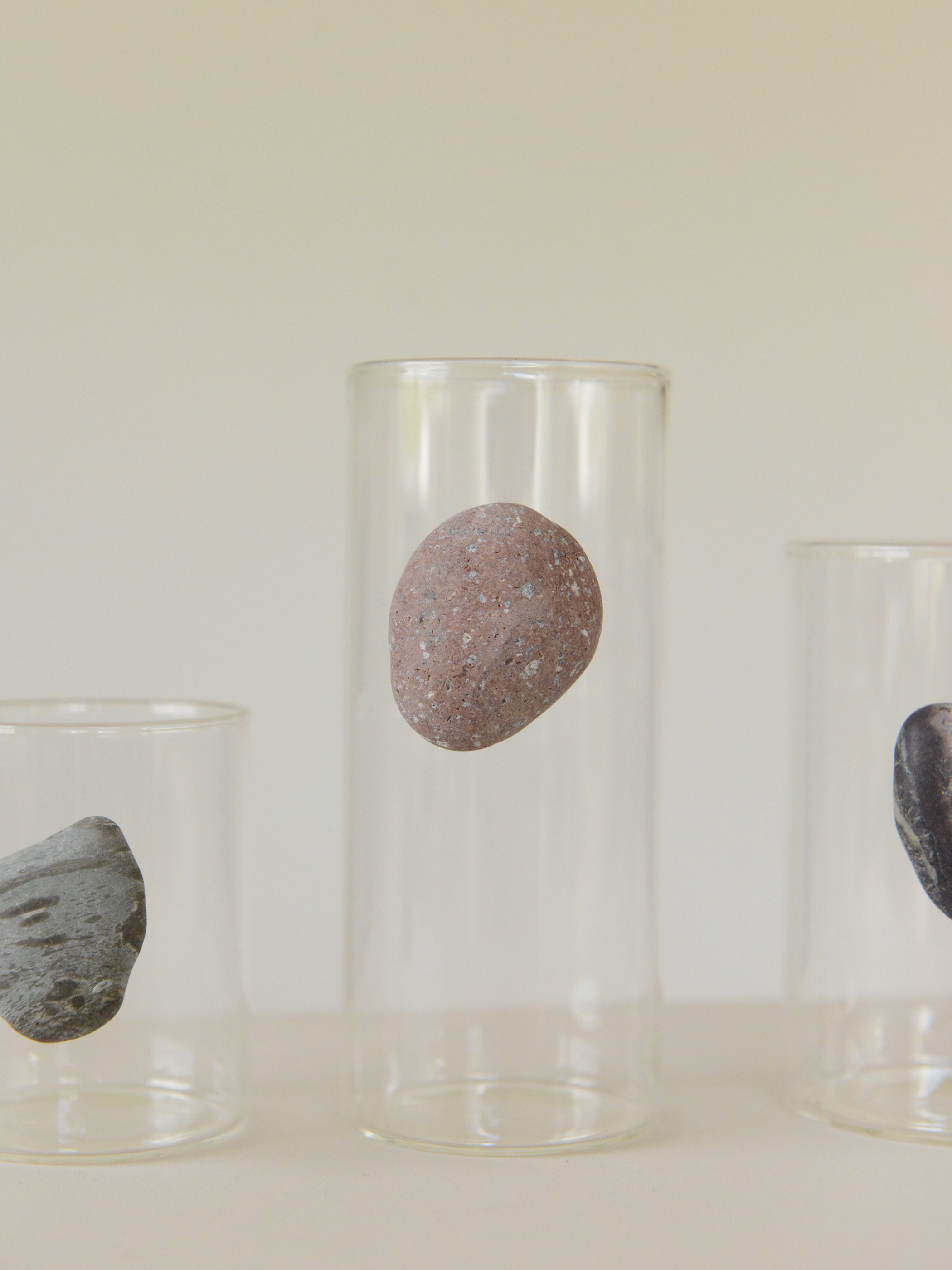 floating stone / 石付きグラス H4