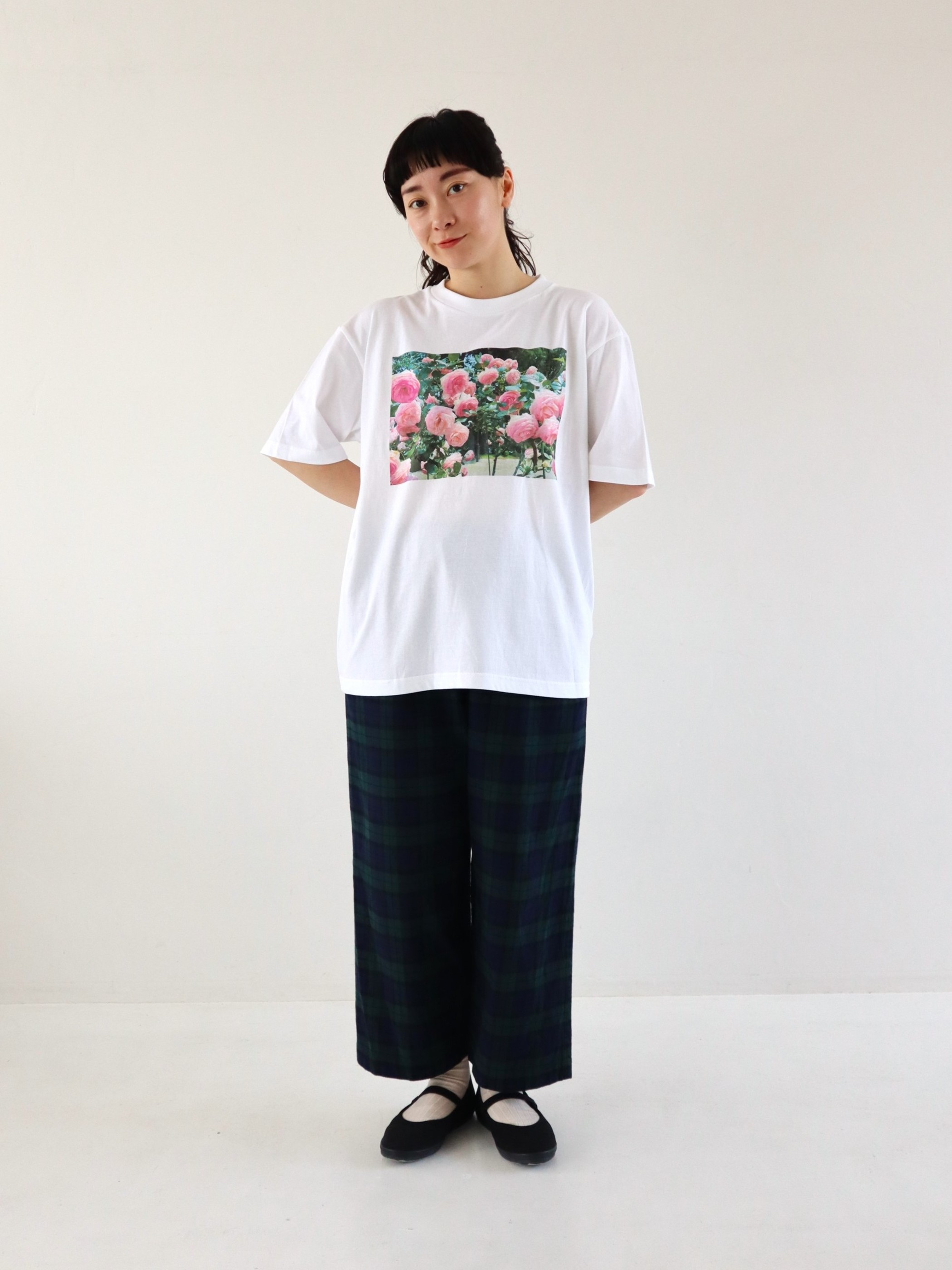 薔薇のデジタルプリント半袖Tシャツ