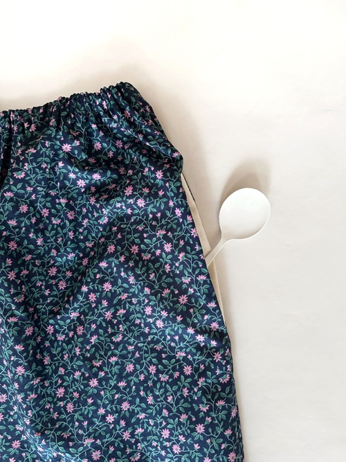 小花プリント裾フリルパンツ