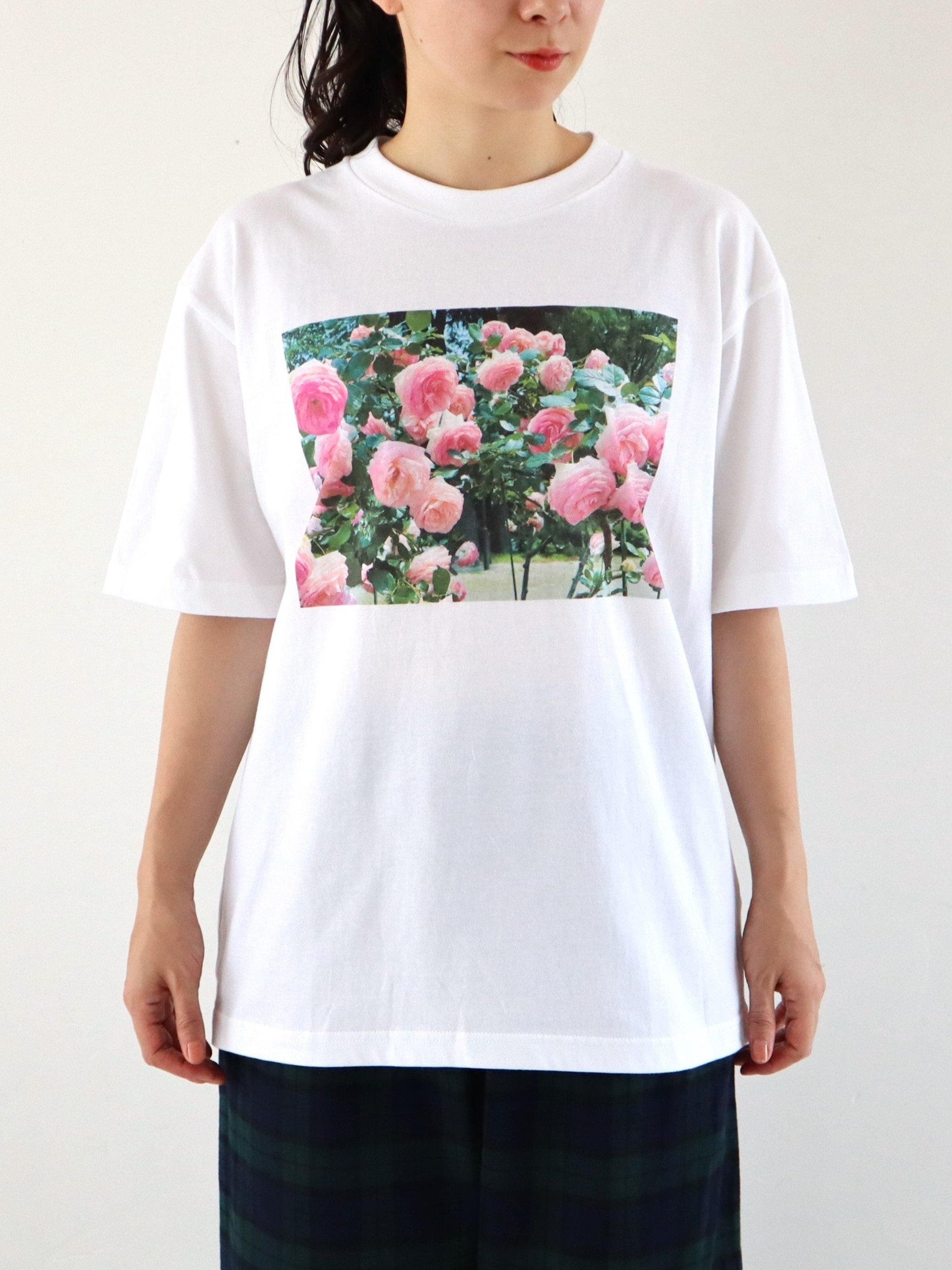 薔薇のデジタルプリント半袖Tシャツ